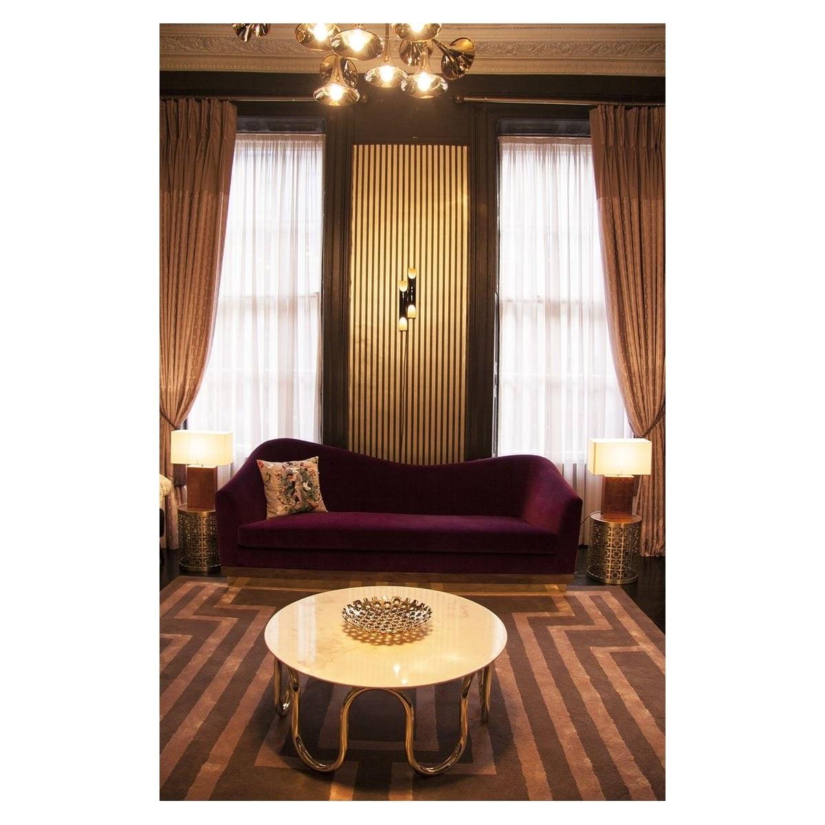 XXI secolo e contemporaneo Divano di design personalizzabile con Silhouette classica e morbida tappezzeria in velluto in vendita