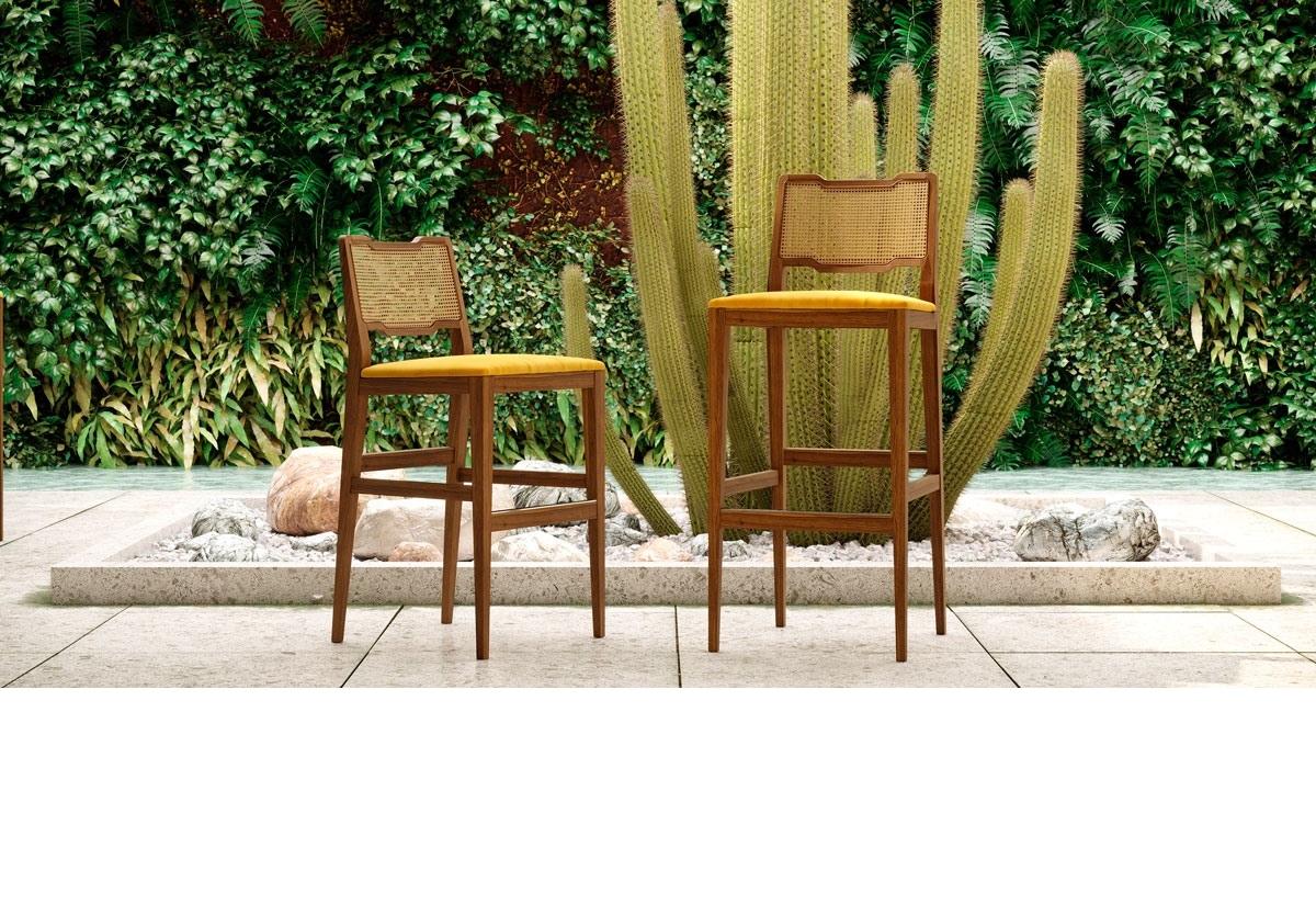 XXI secolo e contemporaneo Poltrona da pranzo personalizzabile con schienale in rattan in finitura noce in vendita