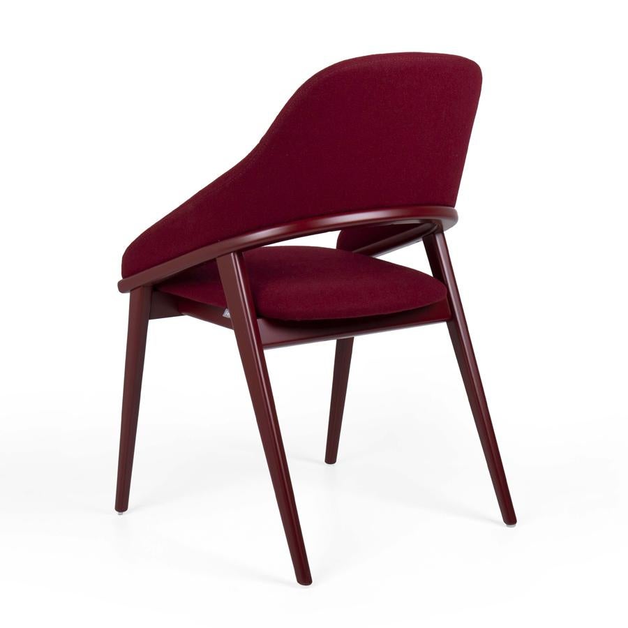 Ce meuble élégant et polyvalent est connu pour son design contemporain et son confort exceptionnel. Conçue pour allier une esthétique moderne à une fonctionnalité ergonomique, ses principales caractéristiques sont les suivantes :
Doté d'un design