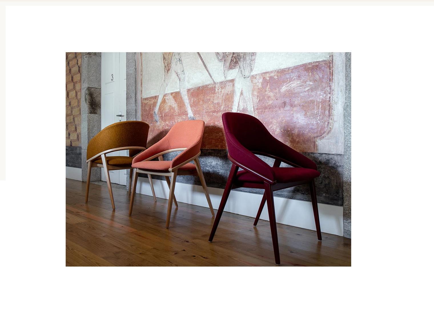 XXIe siècle et contemporain Chaise de salle à manger personnalisable conçue pour un confort exceptionnel en vente