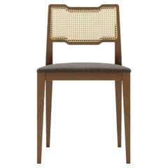 Individuell gestaltbarer Esszimmerstuhl mit Rattanrücken und Walnuss-Finish
