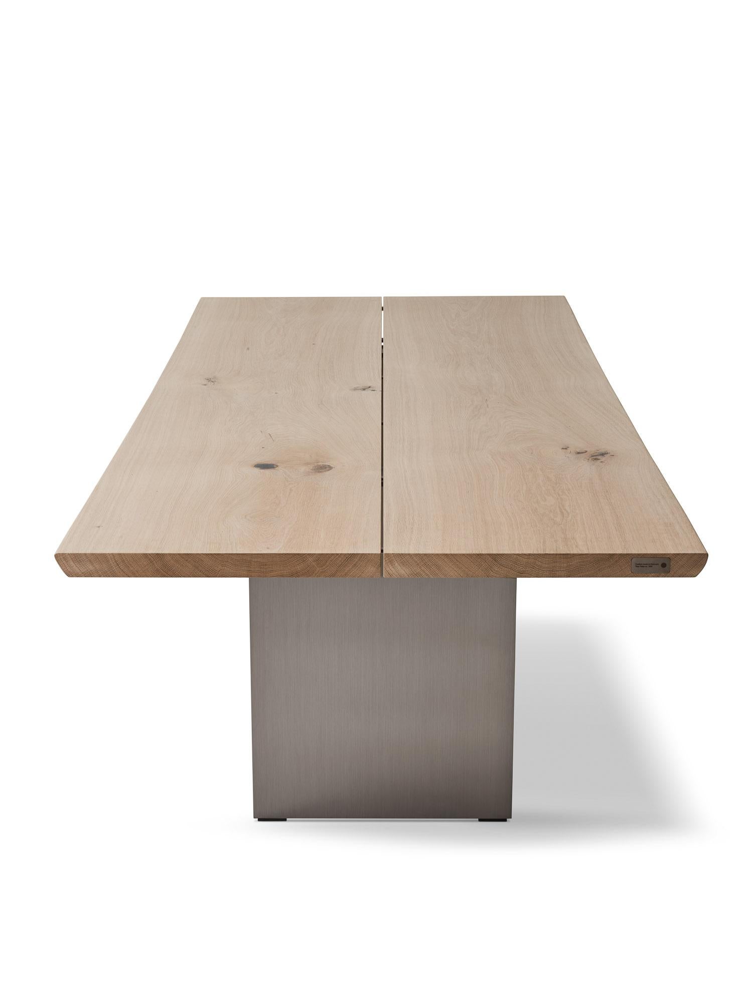 Tree dining table
Solid wood tabletop and steel legs

Table height: 72 or 74 cm
Tabletop dimension:
– 200 x 100 cm
– 240 x 100 cm
– 270 x 100 cm
– 300 x 100 cm
Table top thickness : 4 cm

Wood :
– Oak
– Smoked oak
– Walnut

Steel legs:
– Clear