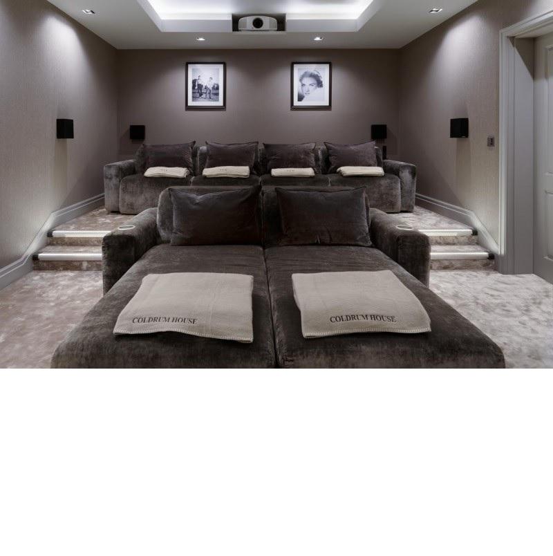 Hand-Crafted Customizable Electric Reclining Sofa For Home Cinemas In High Resistance Velvet For Sale