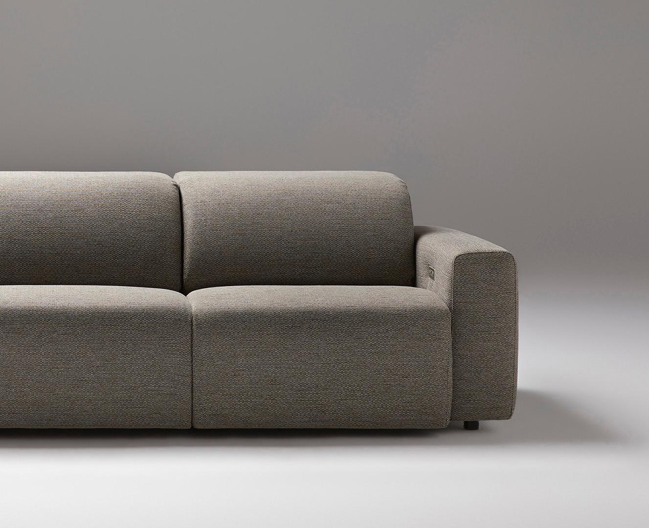 Contemporary Customizable Electric Reclining Sofa For Home Cinemas In High Resistance Velvet For Sale