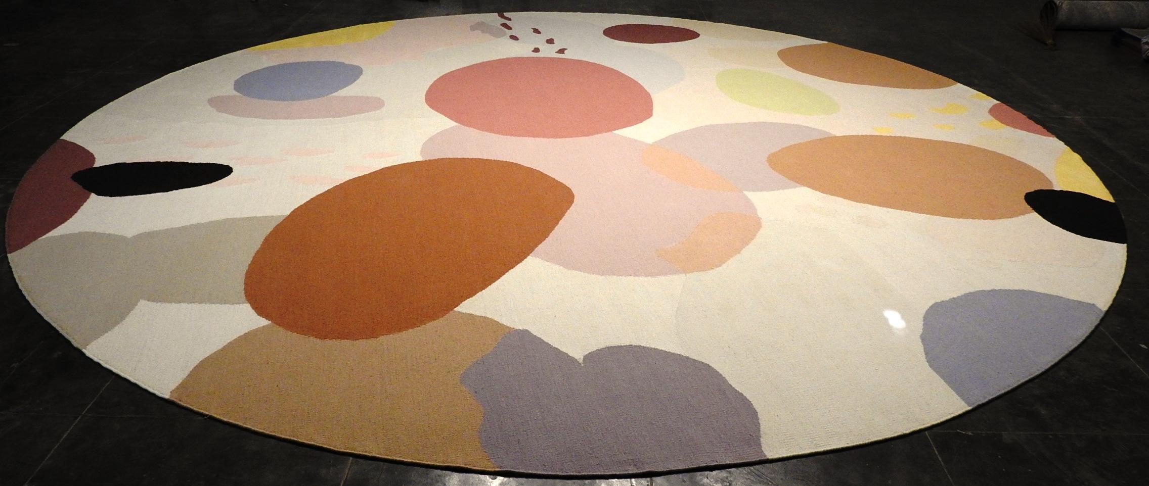Rug & Kilim personnalisé à partir d'une aquarelle - Edition limitée à 10 exemplaires
Concepteur : Ella Hartweger, artiste textile

Ce tapis kilim à tissage plat, exclusif et en édition limitée, capture la beauté délicate de l'aquarelle. Avec 21