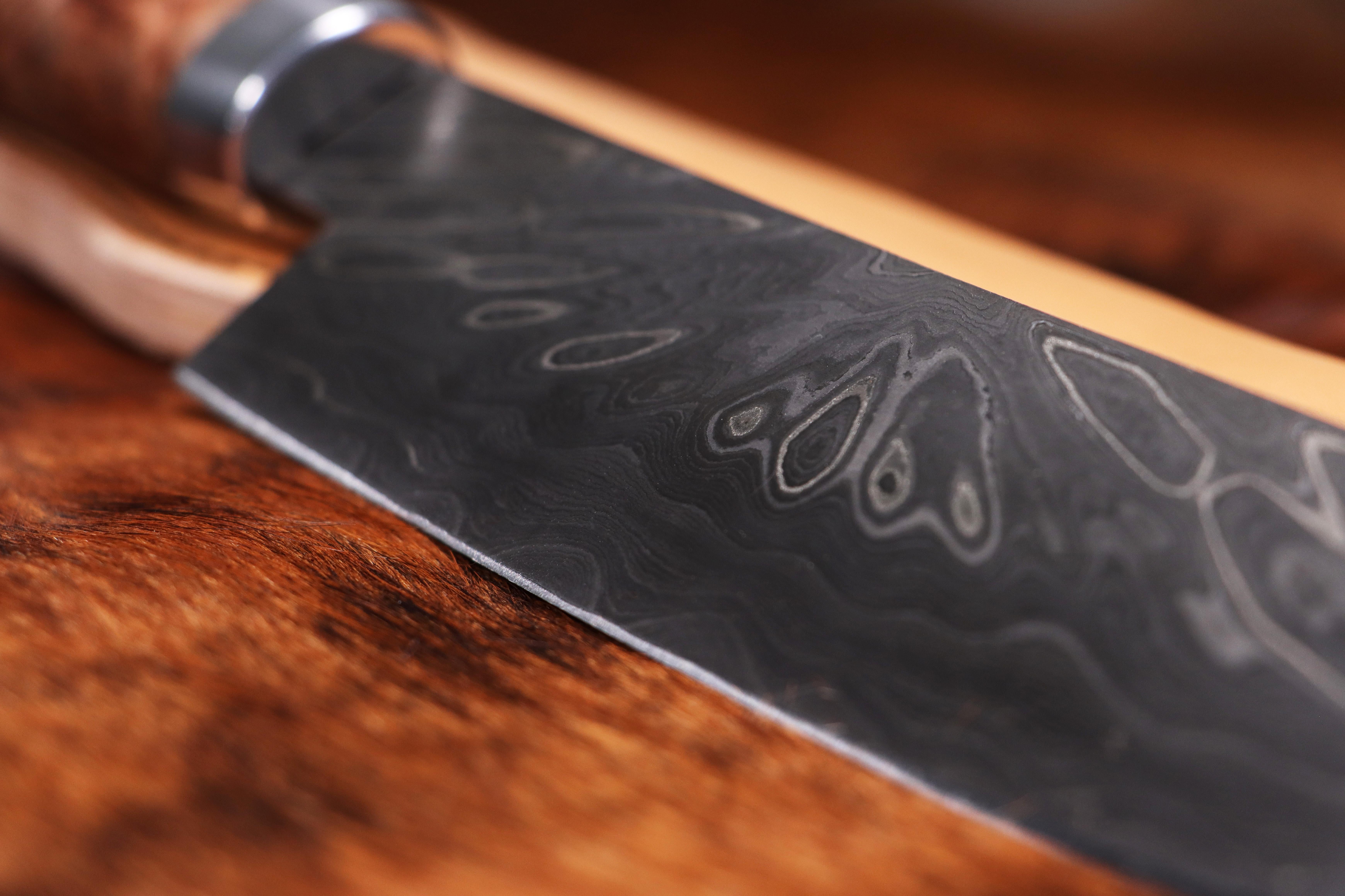 Forgé Couteau culinaire forgé en acier damassé personnalisable par Costantini Design/One, Damas en vente