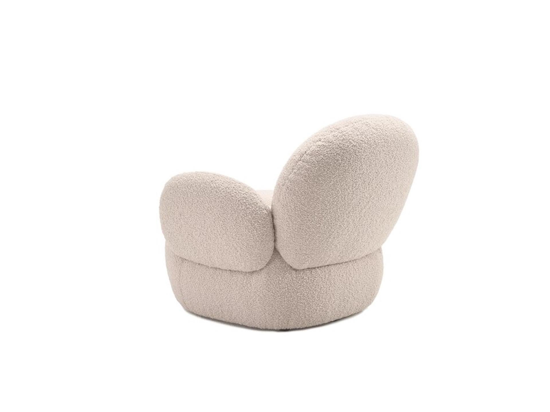 Der angegebene Preis gilt für den Ausgangsstoff.

Zusammen wie auf einer Wolke sitzen: das sind die Nana Couch und der Nana Love Seat, die ersten Ergänzungen der von Hanne Willmann entworfenen Nana Linie. Ihr Design ist die perfekte Verbindung von