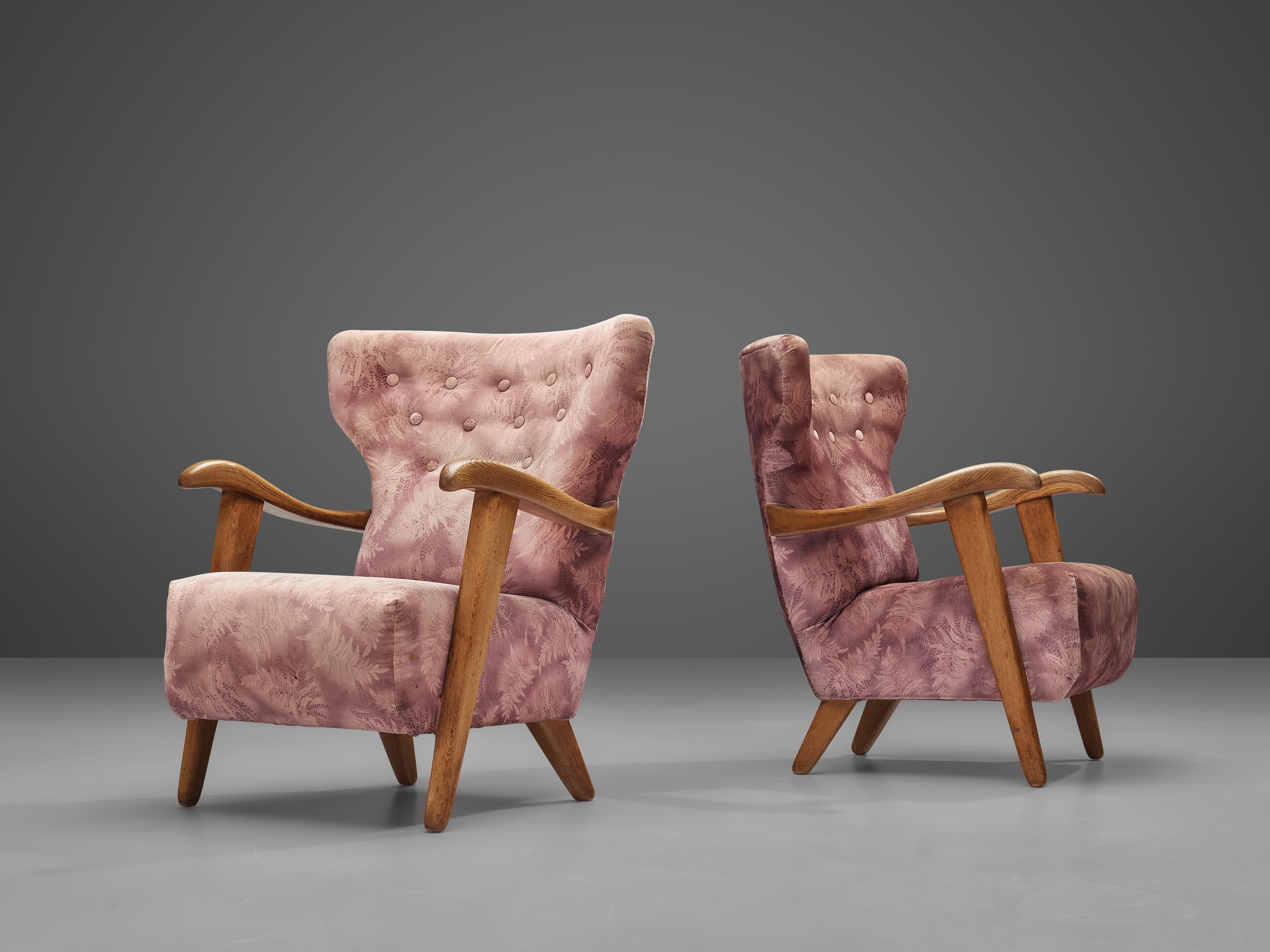Lounge chairs, oak, fabric, France, 1960s

This wonderful pair of French lounge chairs features a backrest with winglike upper ends. Tufted details structure the high backrest. More dynamic appeal is created by the curved armrests in oak. 

Please