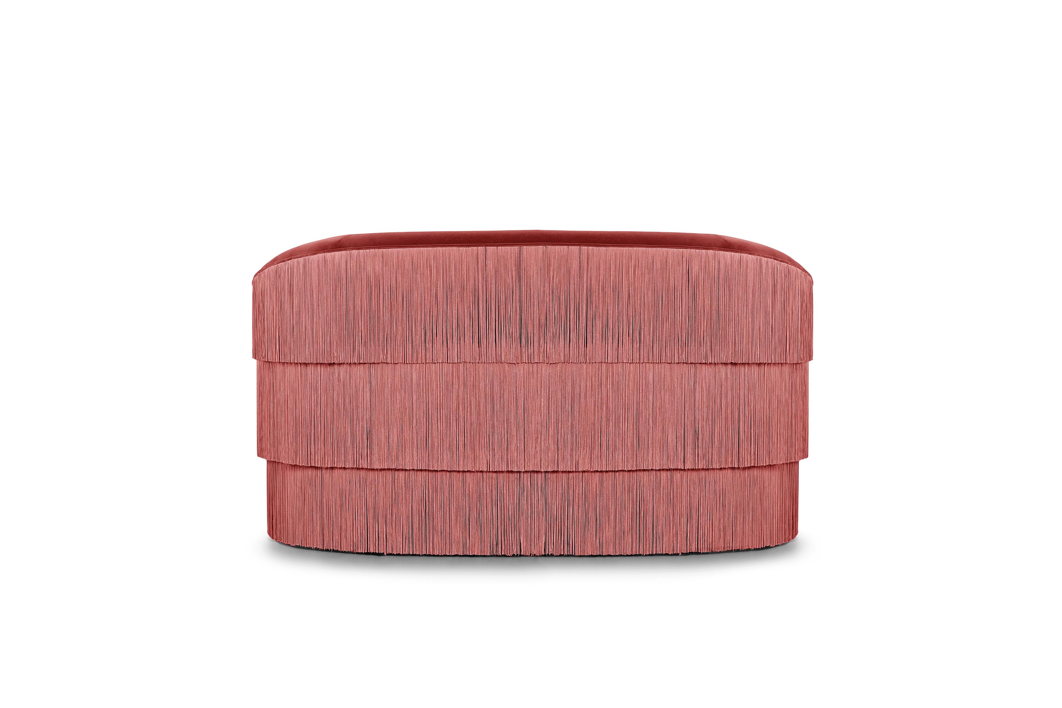 Fait main Loveseat par Munna en velours de coton moutarde à franges personnalisables en vente