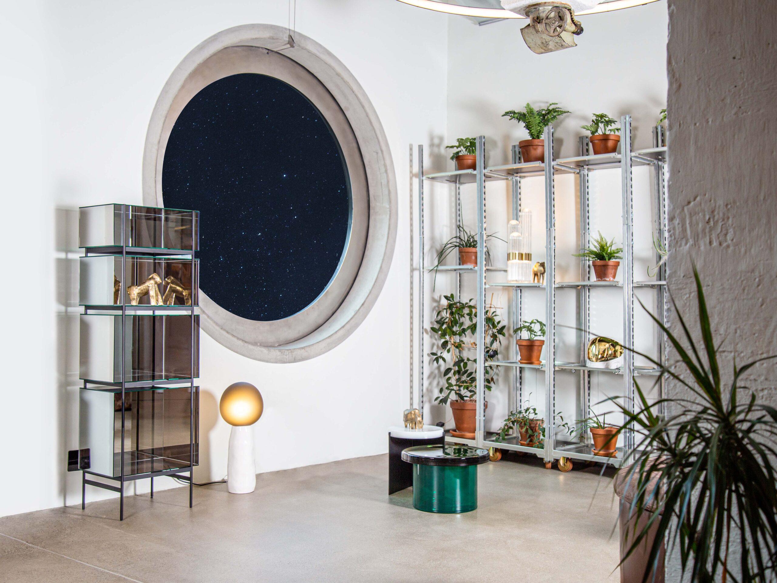 Anpassbare Glasfarbe Pulpo Alwa mit drei Tablen von SEBASTIAN HERKNER im Zustand „Neu“ im Angebot in New York, NY