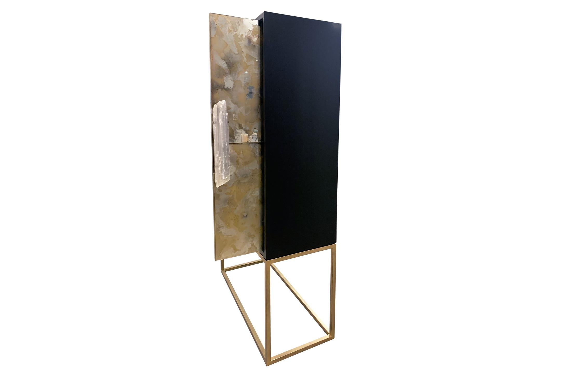 Hand-Crafted Modern Gold Dust Églomisé Bar Cabinet with Selenite Handles by Ercole Home For Sale