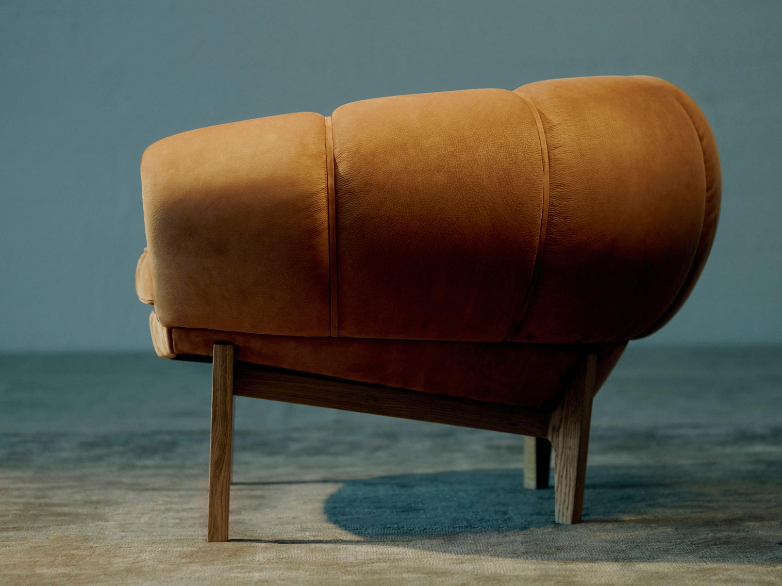 Customizable Gubi Croissant Lounge Chair Designed by Illum Wikkelsø For Sale 2