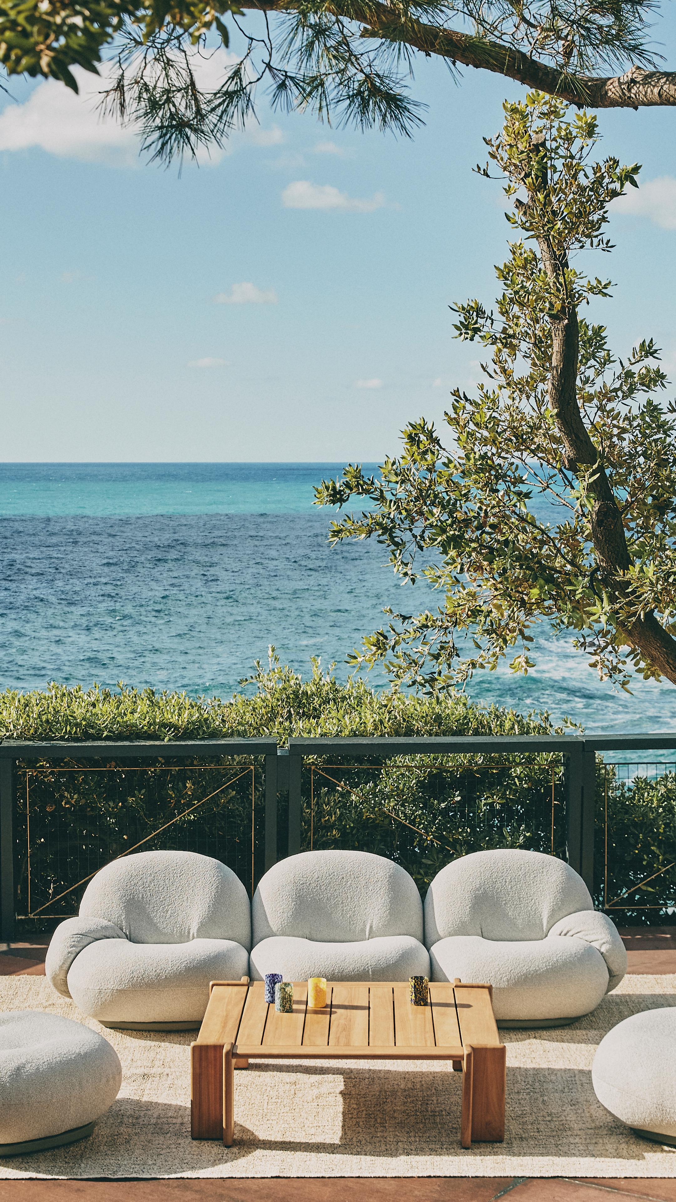 Danois Fauteuil d'extérieur personnalisable Gubi Pacha, pivotant conçu par Pierre Paulin en vente