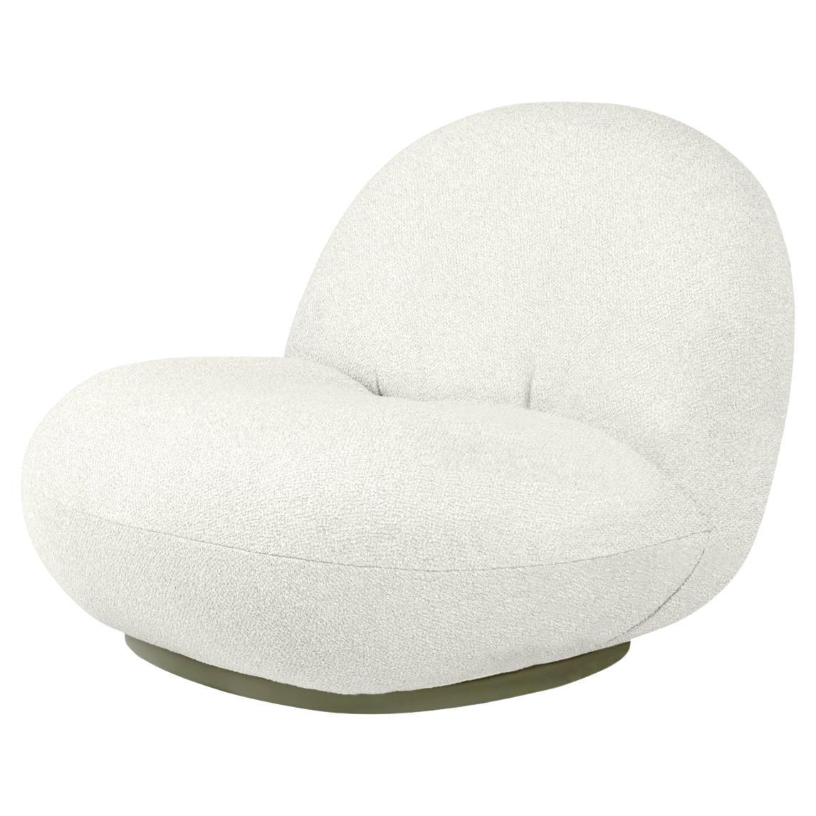 Fauteuil d'extérieur personnalisable Gubi Pacha, pivotant conçu par Pierre Paulin