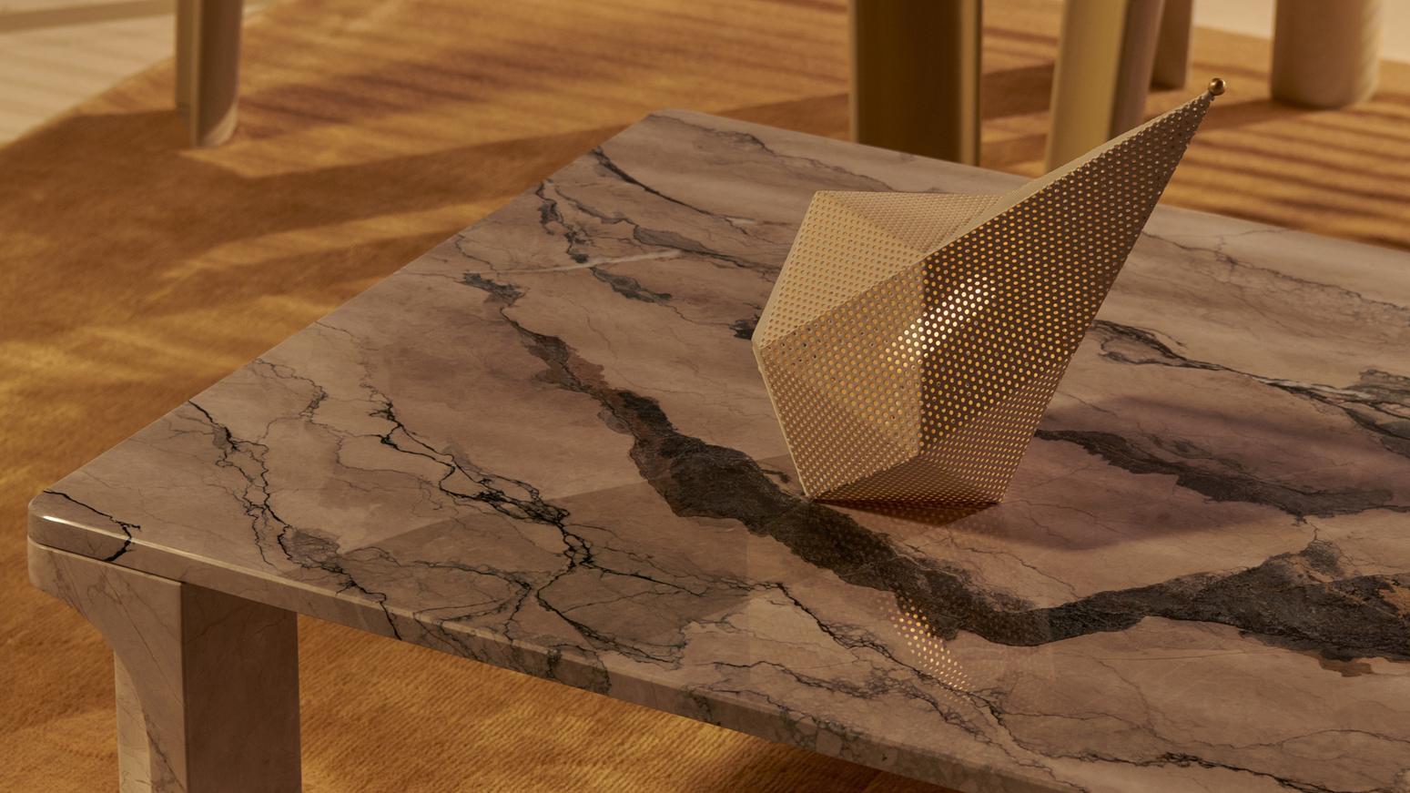 Mesa baja dórica de travertino Gubi personalizable de GamFratesi en venta 4