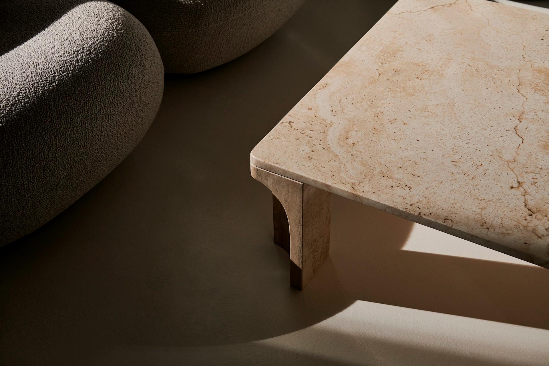 Mesa baja dórica de travertino Gubi personalizable de GamFratesi en Nuevo estado para la venta en New York, NY
