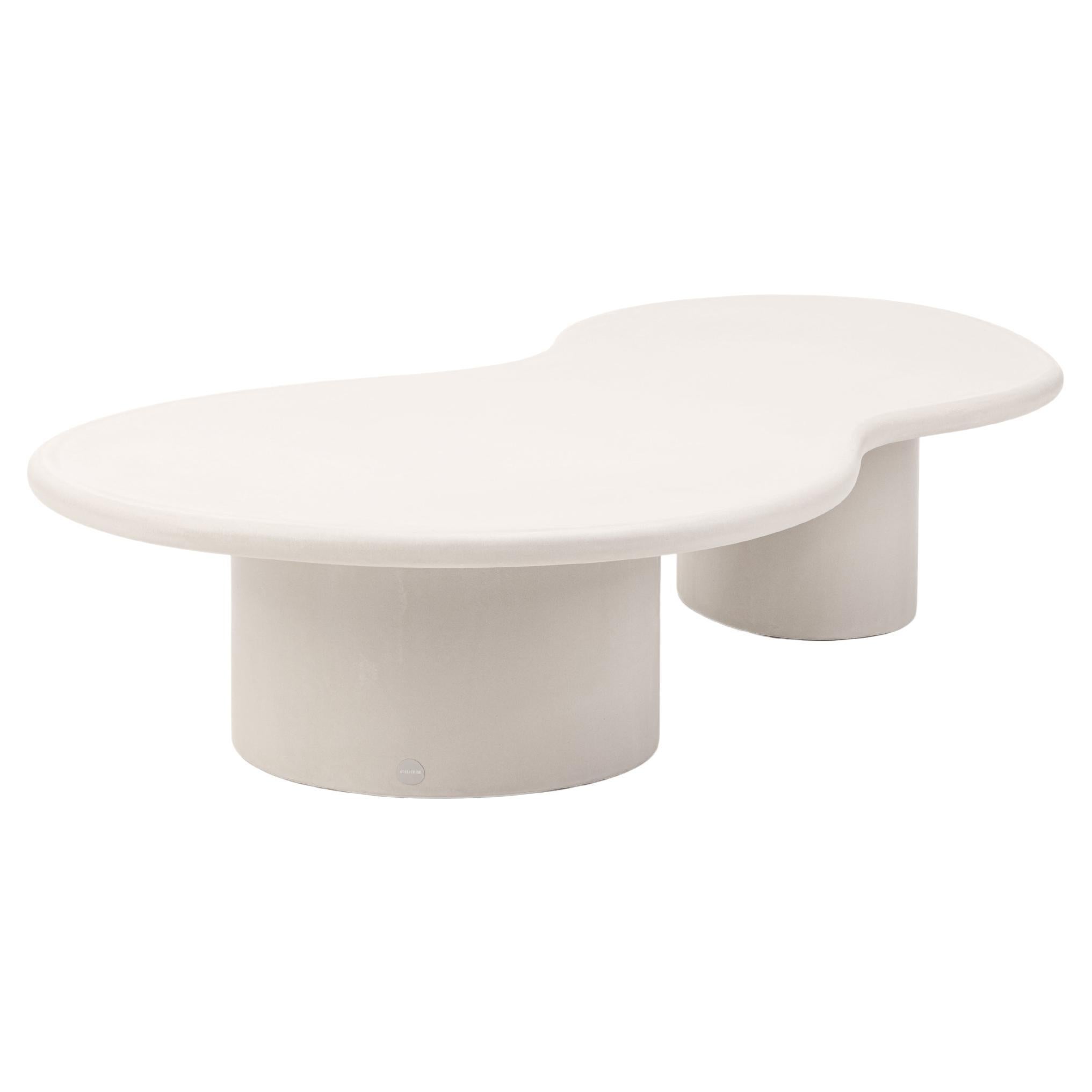 Table basse d'extérieur en plâtre texturé, faite à la main et personnalisable, forme organique, O150 en vente