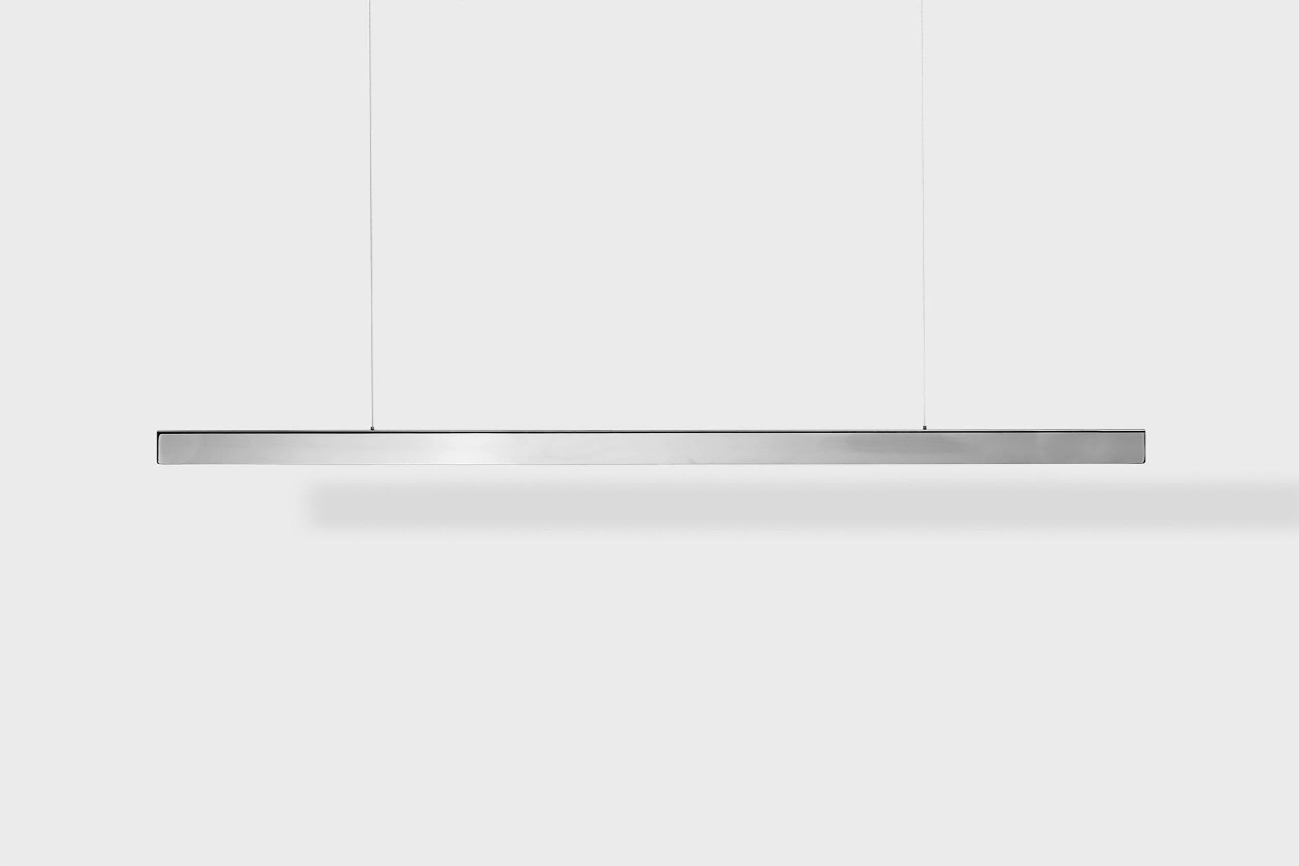 Lampada a sospensione orizzontale personalizzabile 'I-Model Cordless' in acciaio inox lucido, 100 di Anour

Dimensioni:
- L. 100 x H. 5,3 x L. 3,5 cm

Dettagli tecnici:
- 240V / 120V (disponibile con Switchex) 
- Illuminazione LED
- Potenza: 30 W
-