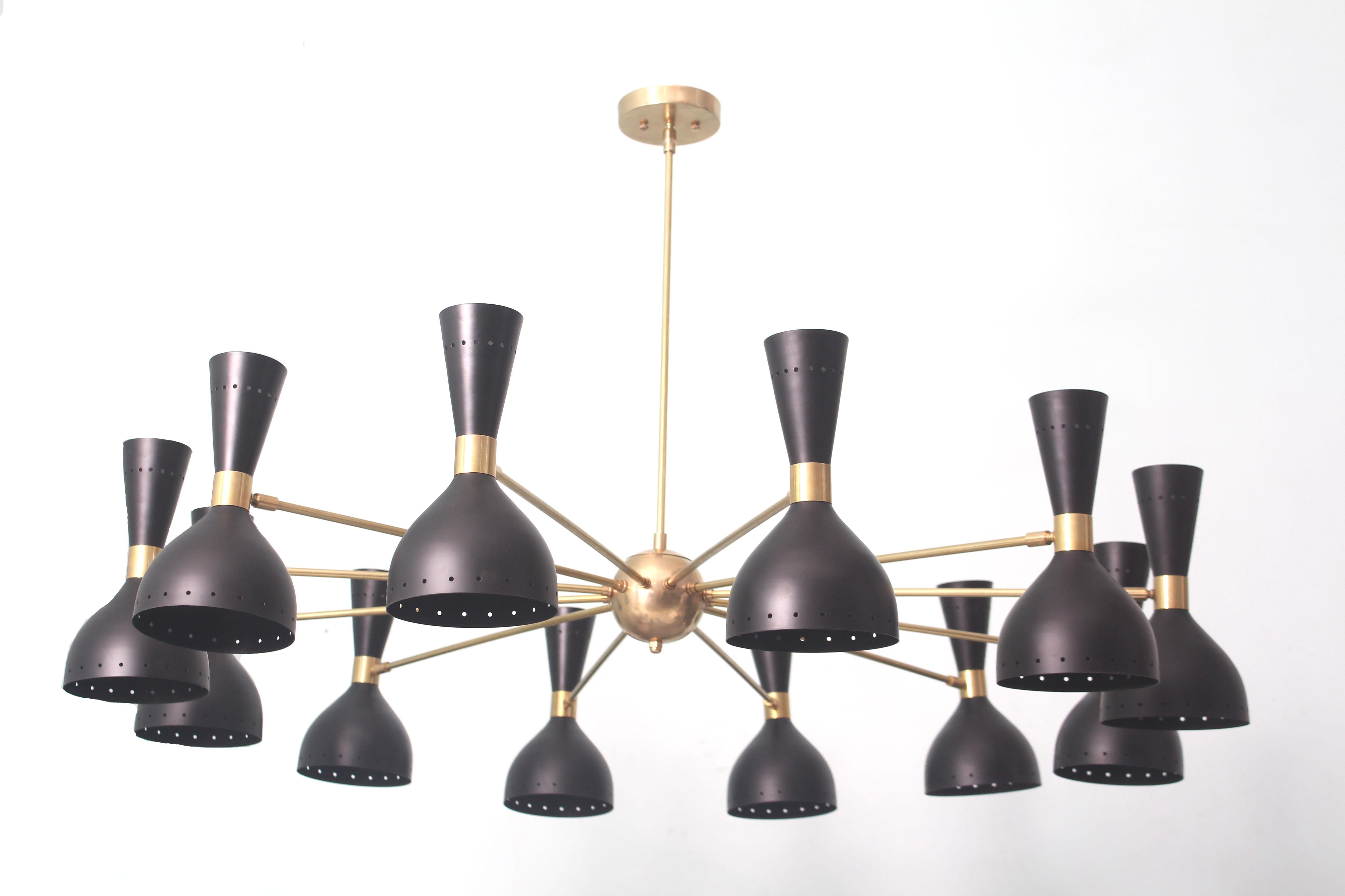 Américain Grand lustre personnalisable style Stilnovo à 12 bras, 24 lumières, États-Unis en vente
