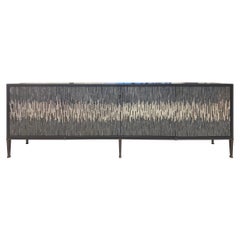 Buffet industriel moderne en mosaïque de verre de vague gris/argenté par Ercole Home