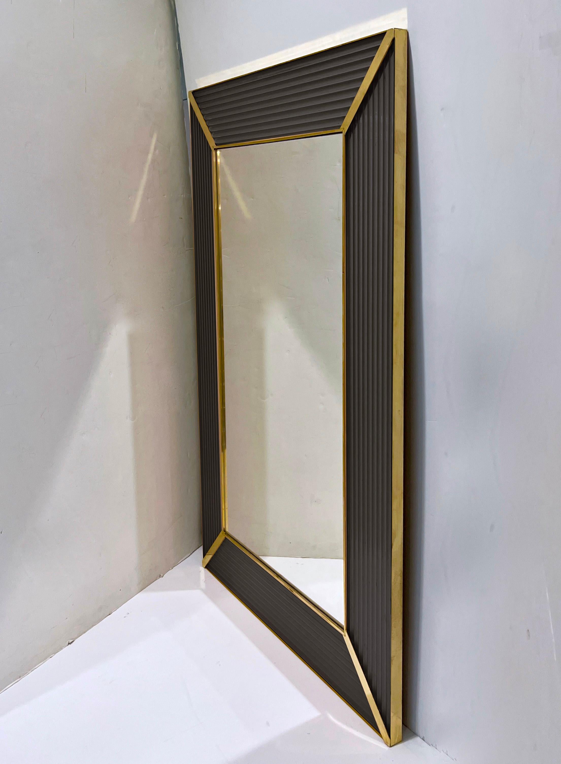 Customizable Italian Art Deco Design Iridescent Black Murano Glass Brass Mirror For Sale 1