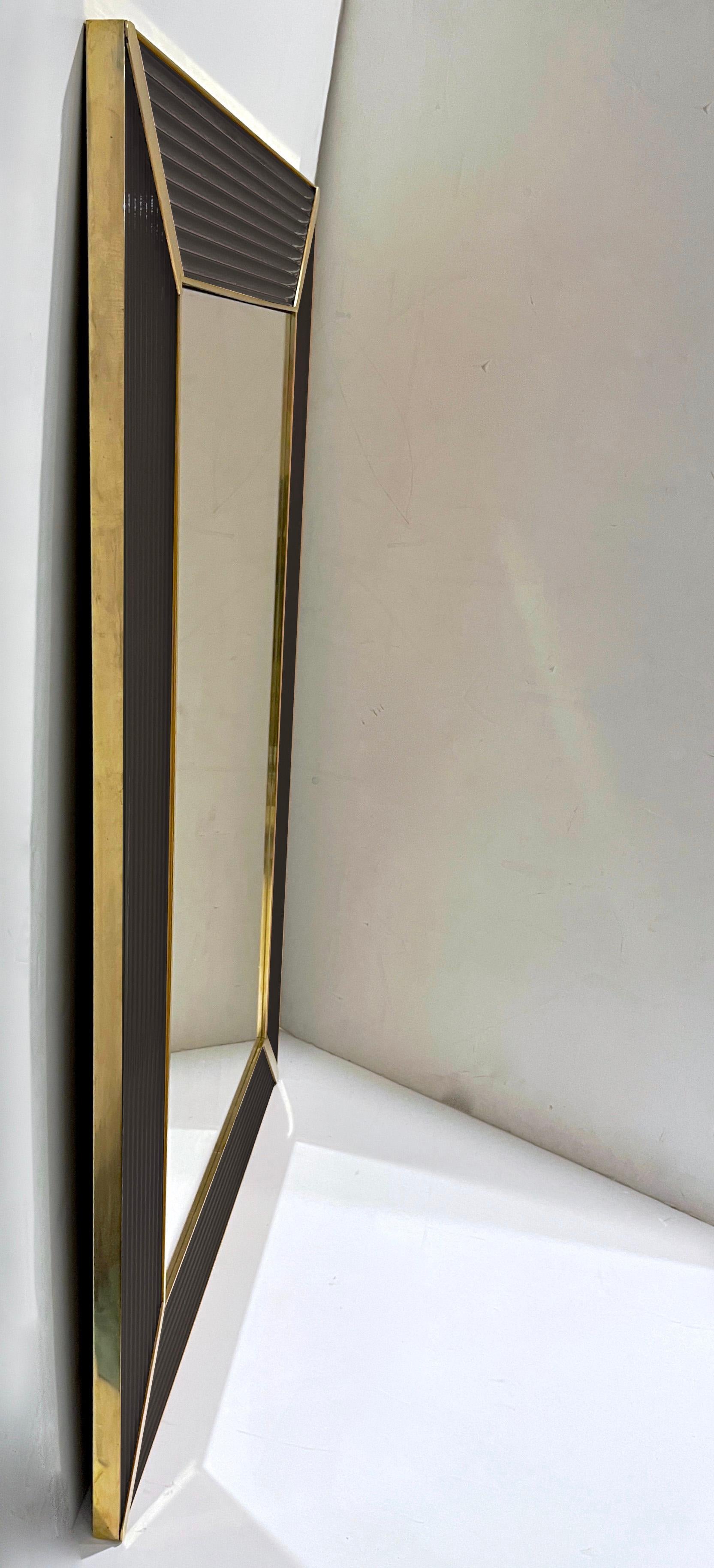 Customizable Italian Art Deco Design Iridescent Black Murano Glass Brass Mirror For Sale 4