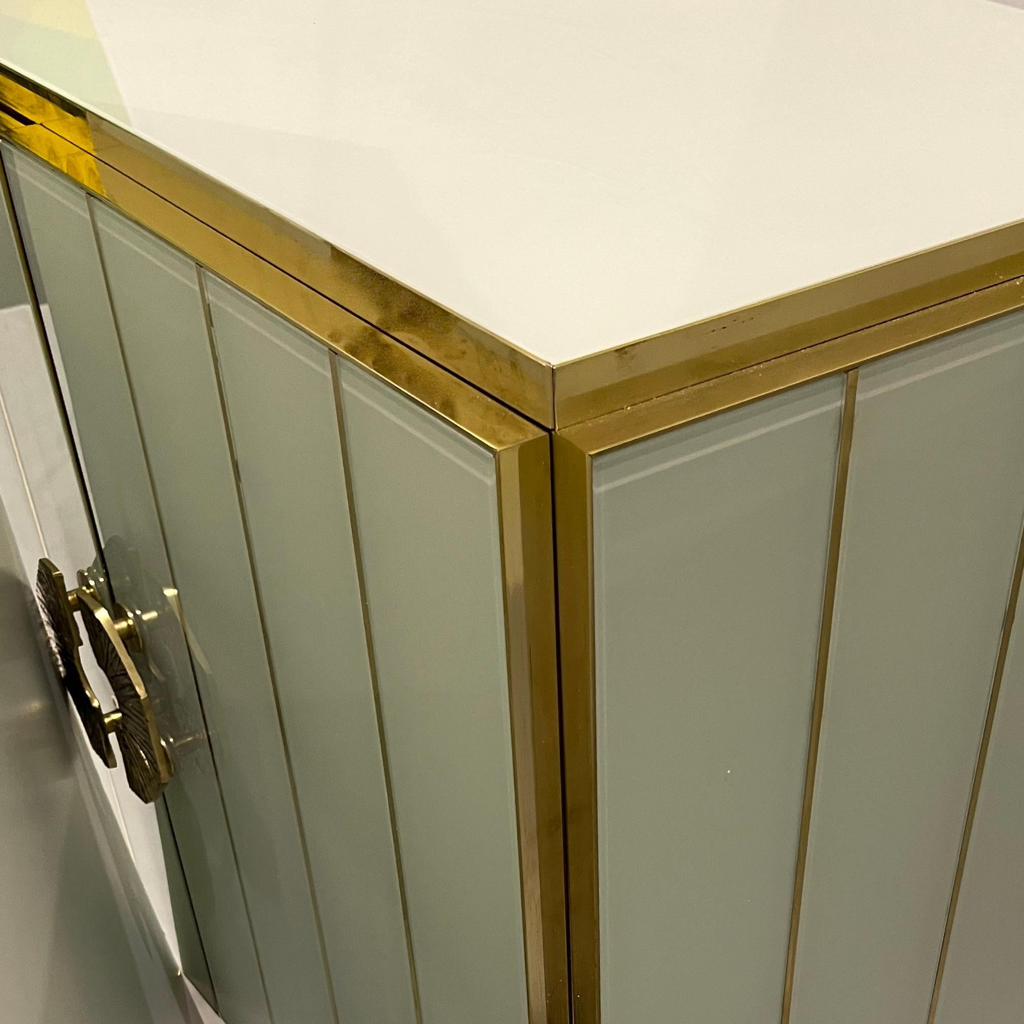 Armario Moderno Personalizable Estilo Art Decó Italiano Marfil Blanco Cristal Latón en venta 5