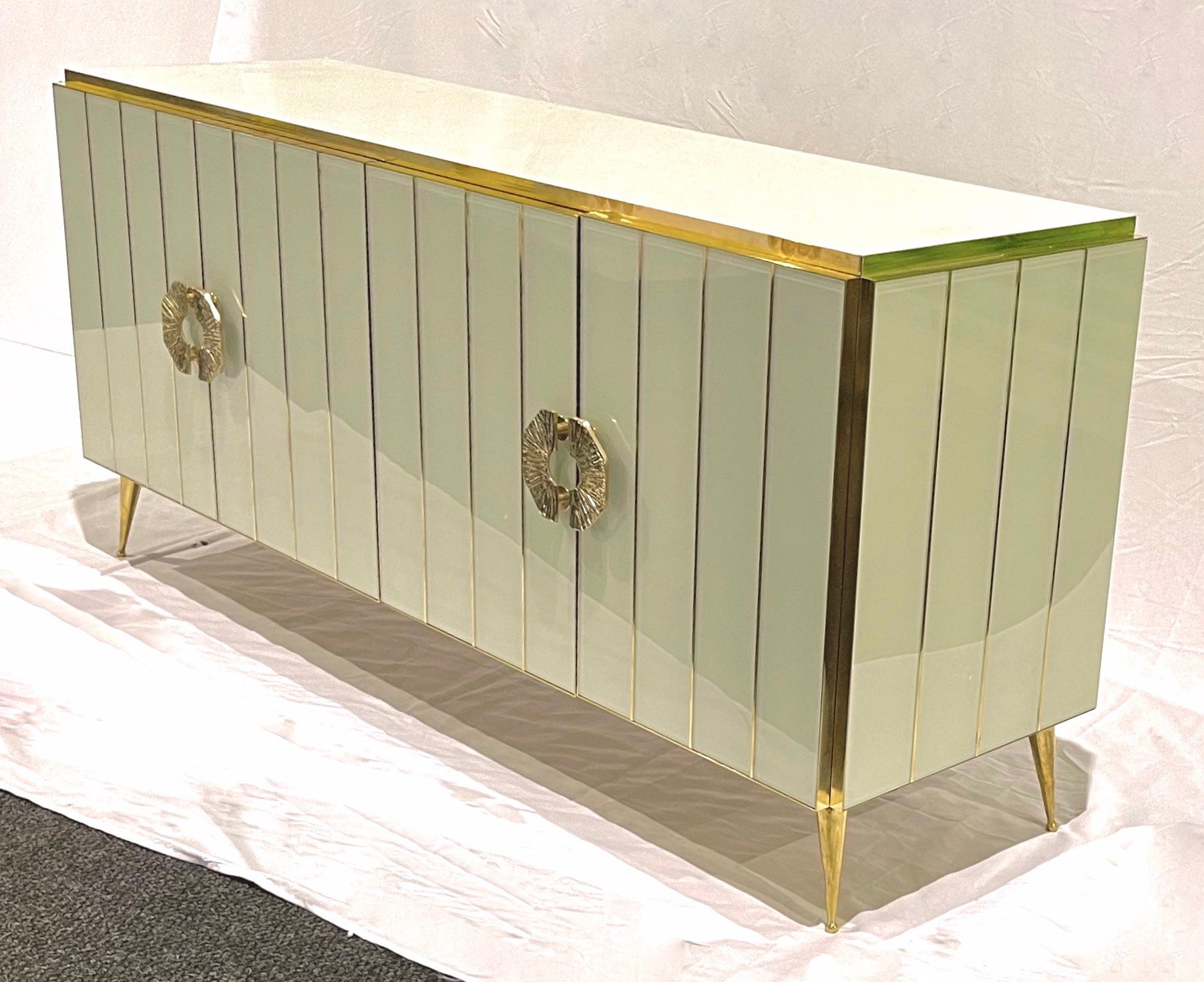 Armario Moderno Personalizable Estilo Art Decó Italiano Marfil Blanco Cristal Latón en venta 10