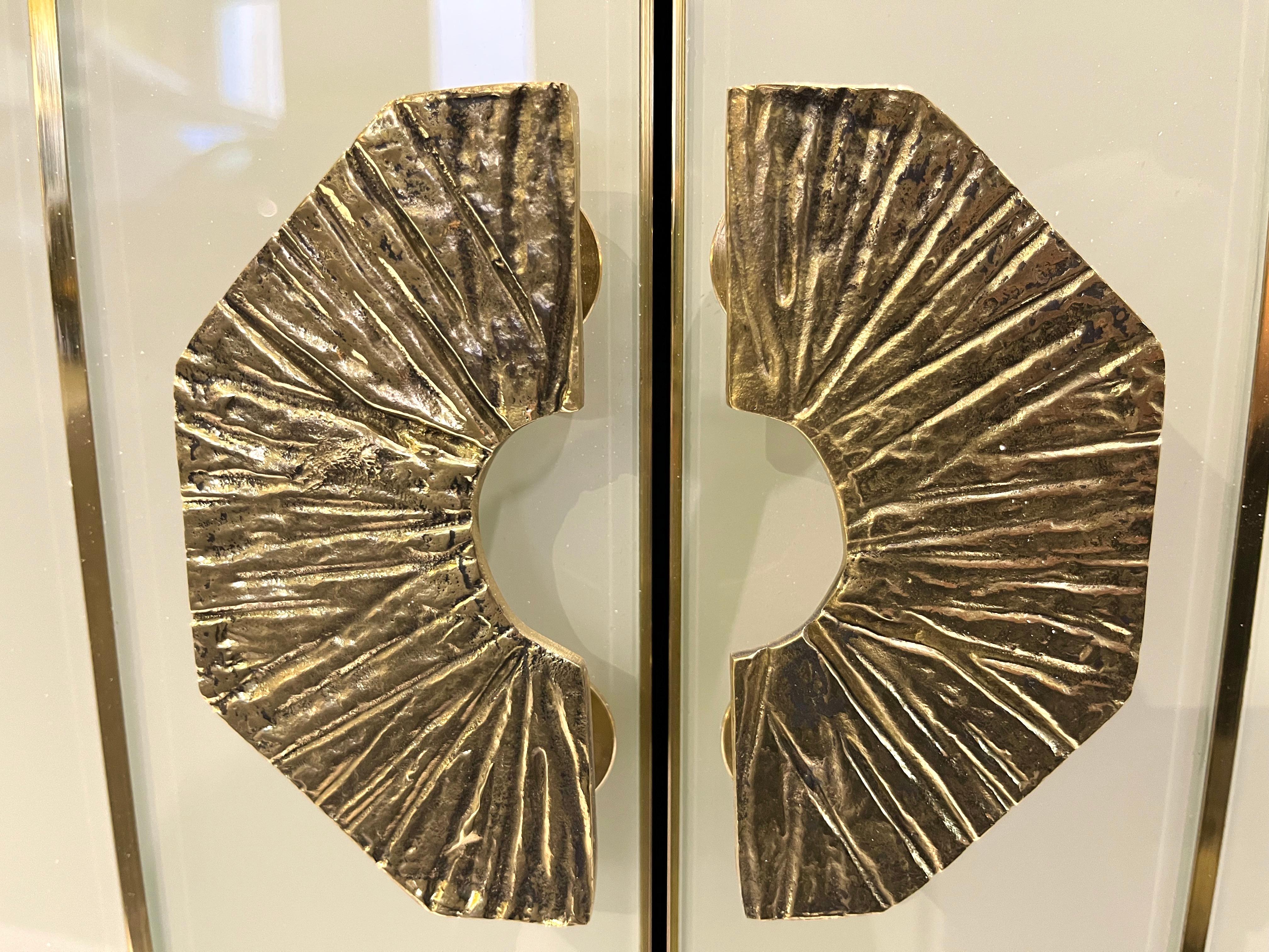 Armario Moderno Personalizable Estilo Art Decó Italiano Marfil Blanco Cristal Latón en Nuevo estado para la venta en New York, NY