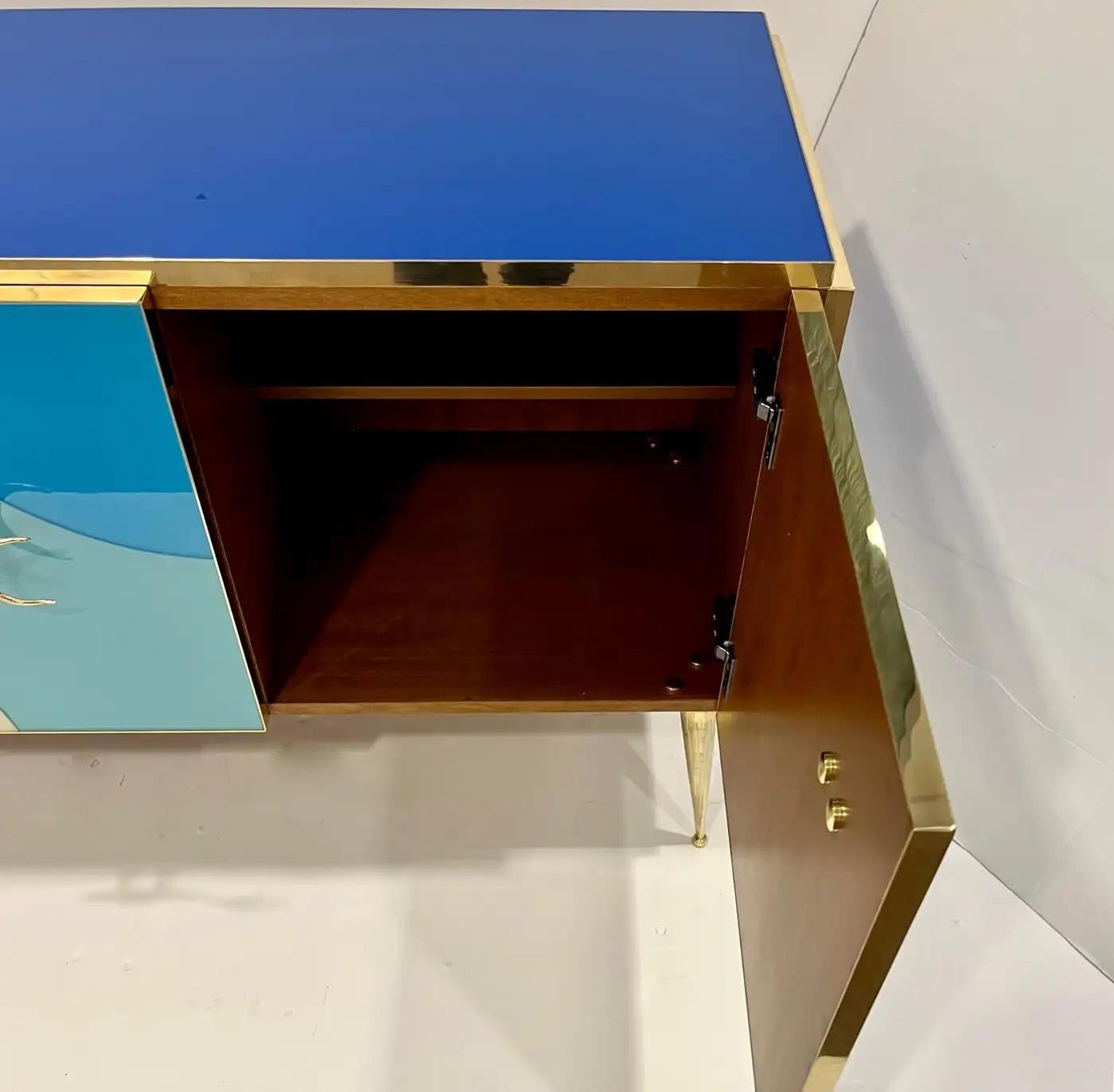 Decoración de playa en cristal marfil azul italiano personalizable Armario/tablero moderno Siglo XXI y contemporáneo en venta