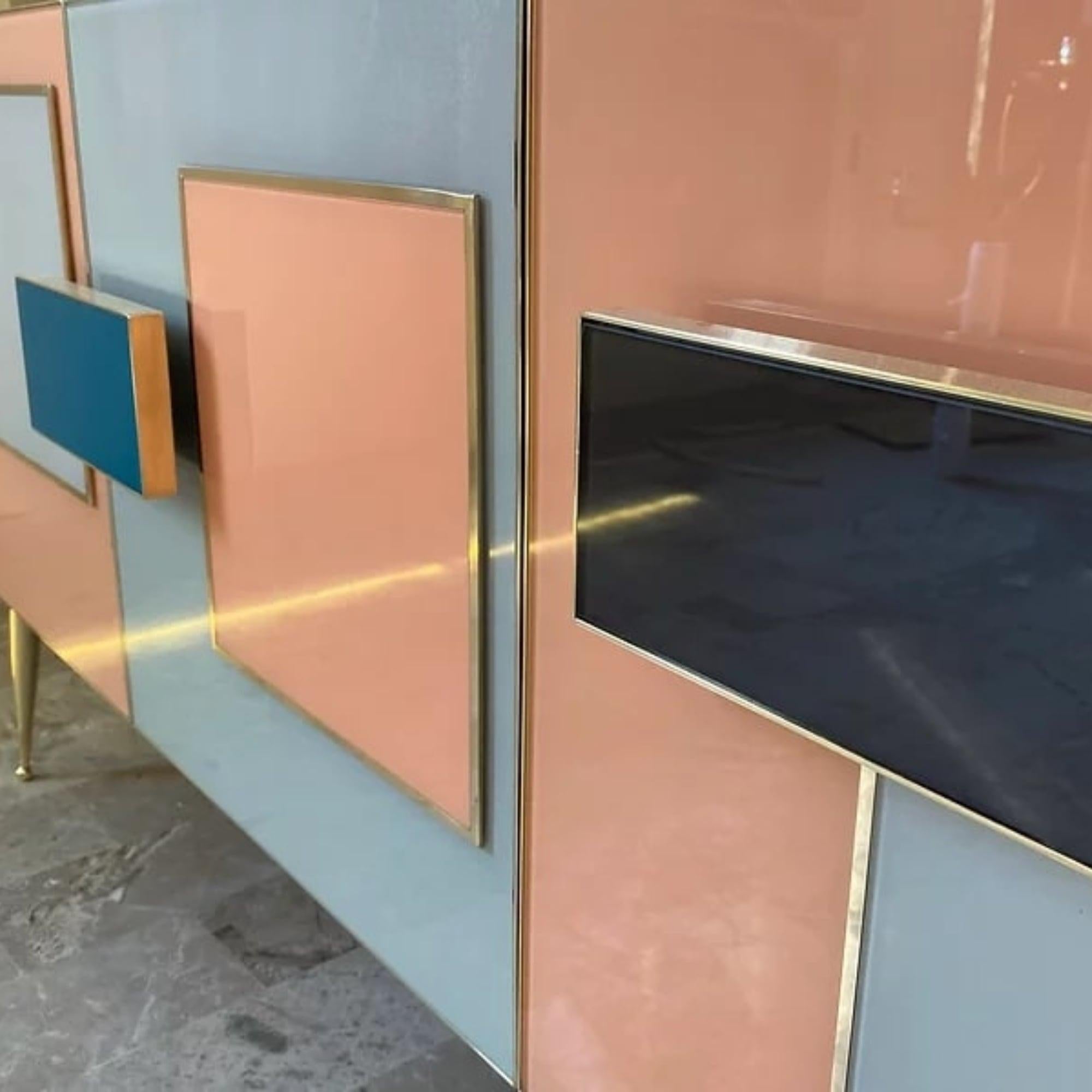 XXIe siècle et contemporain Buffet/armoire italienne personnalisable postmoderne géométrique rose, gris, bleu et noir en vente