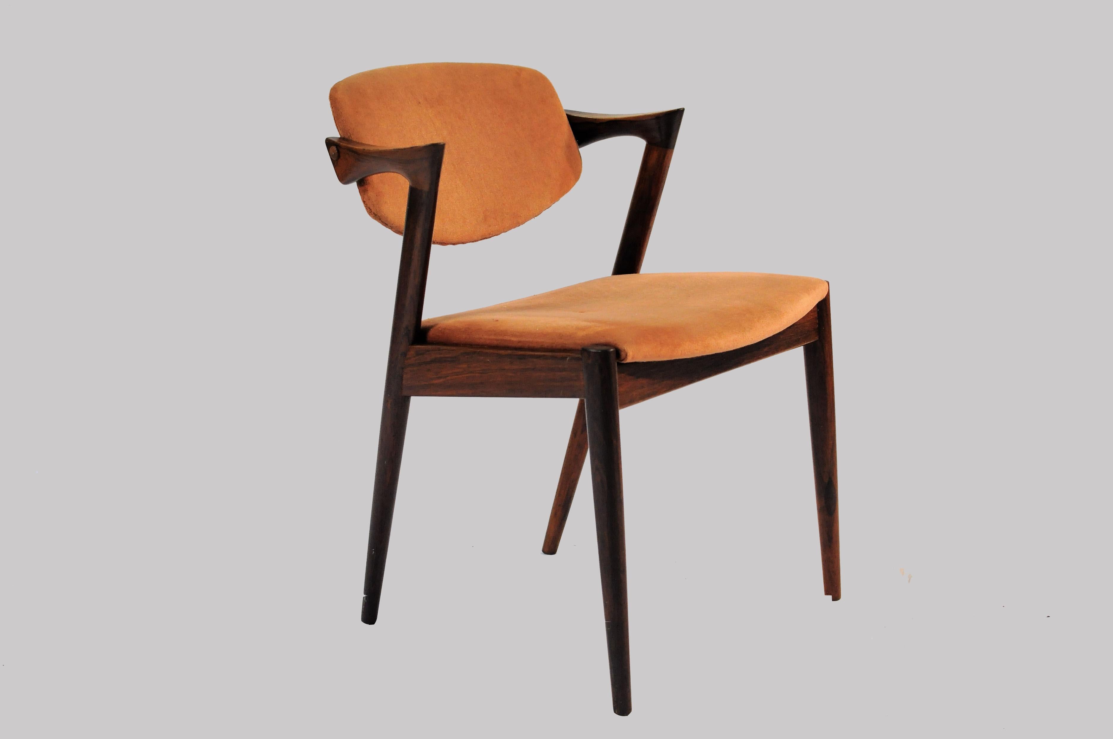 Milieu du XXe siècle Chaises de salle à manger en bois de rose Kai Kristiansen Model 42, personnalisables et en excellent état en vente