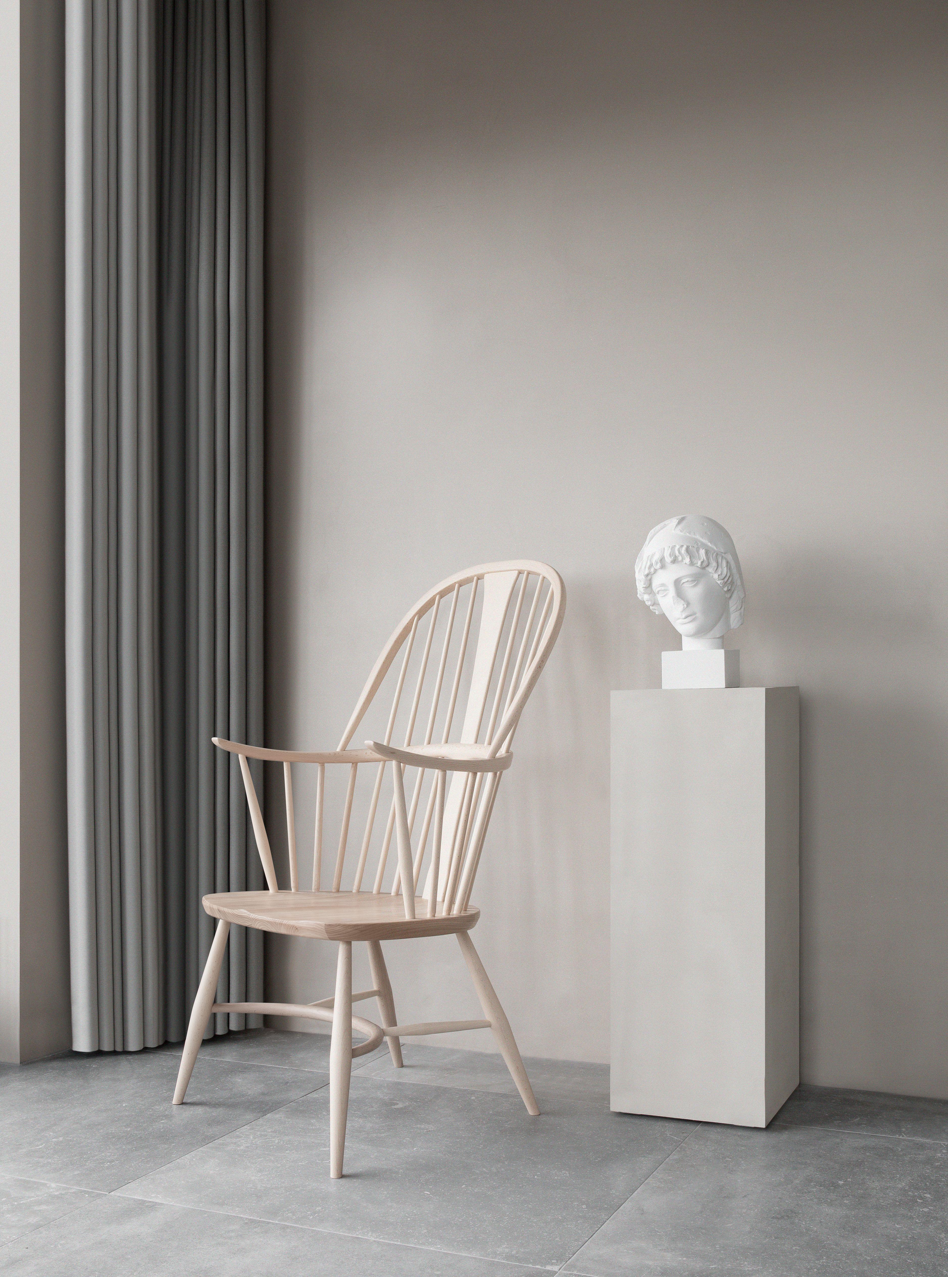 Since the beginning of time, designers and craftsmen have experienced a profound, oftentimes intuitive connection to wood as a building material. Lucian Ercolani echoed this affinity in 1956 with the construction of the CHAIRMAKERS CHAIR, a stirring
