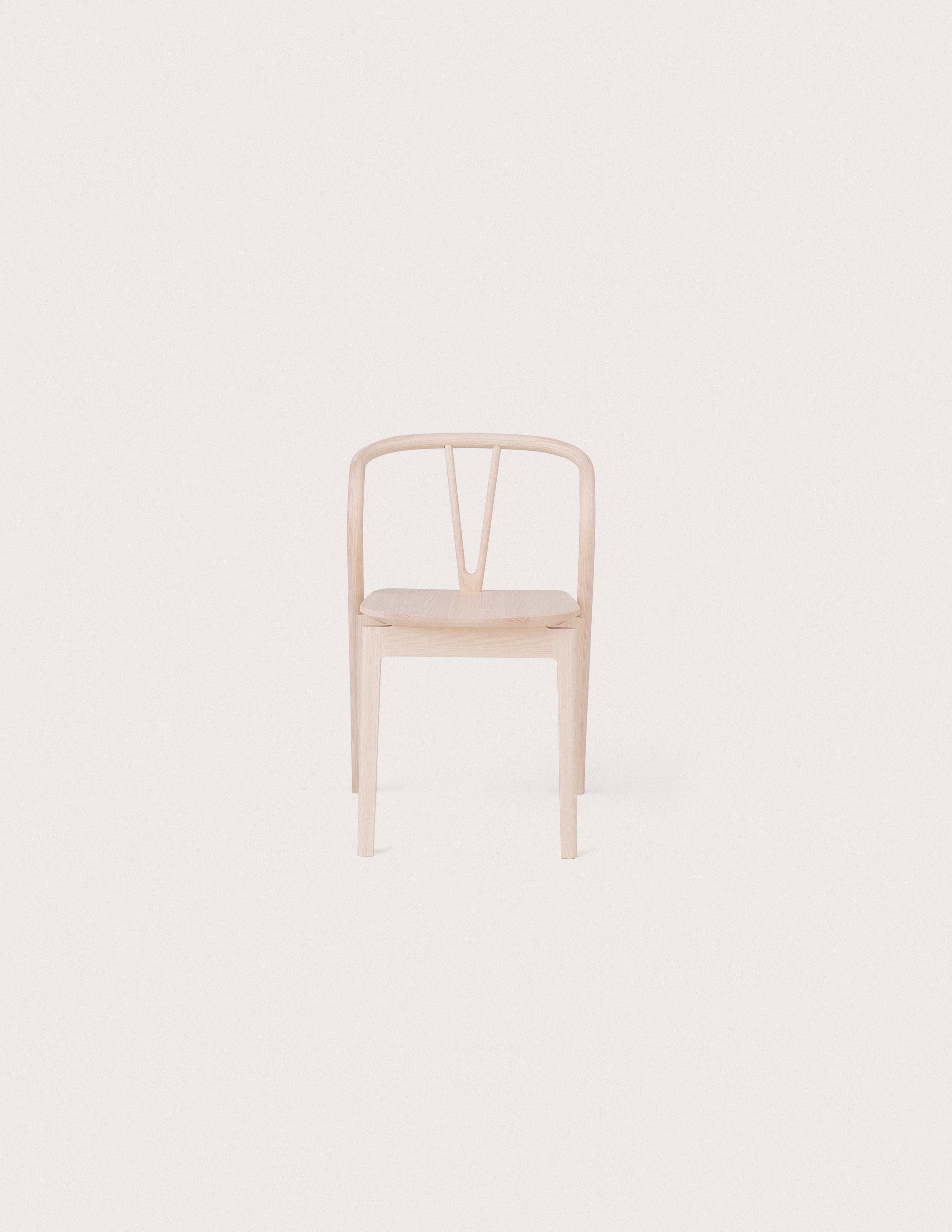 Taking its name from the fluid, sweeping lines produced by steam-bent timber, the FLOW CHAIR was born out of a collaboration with Japanese designer, Tomoko Azumi. Designed in 2015, the FLOW CHAIR exemplifies the warm elegance of contemporary