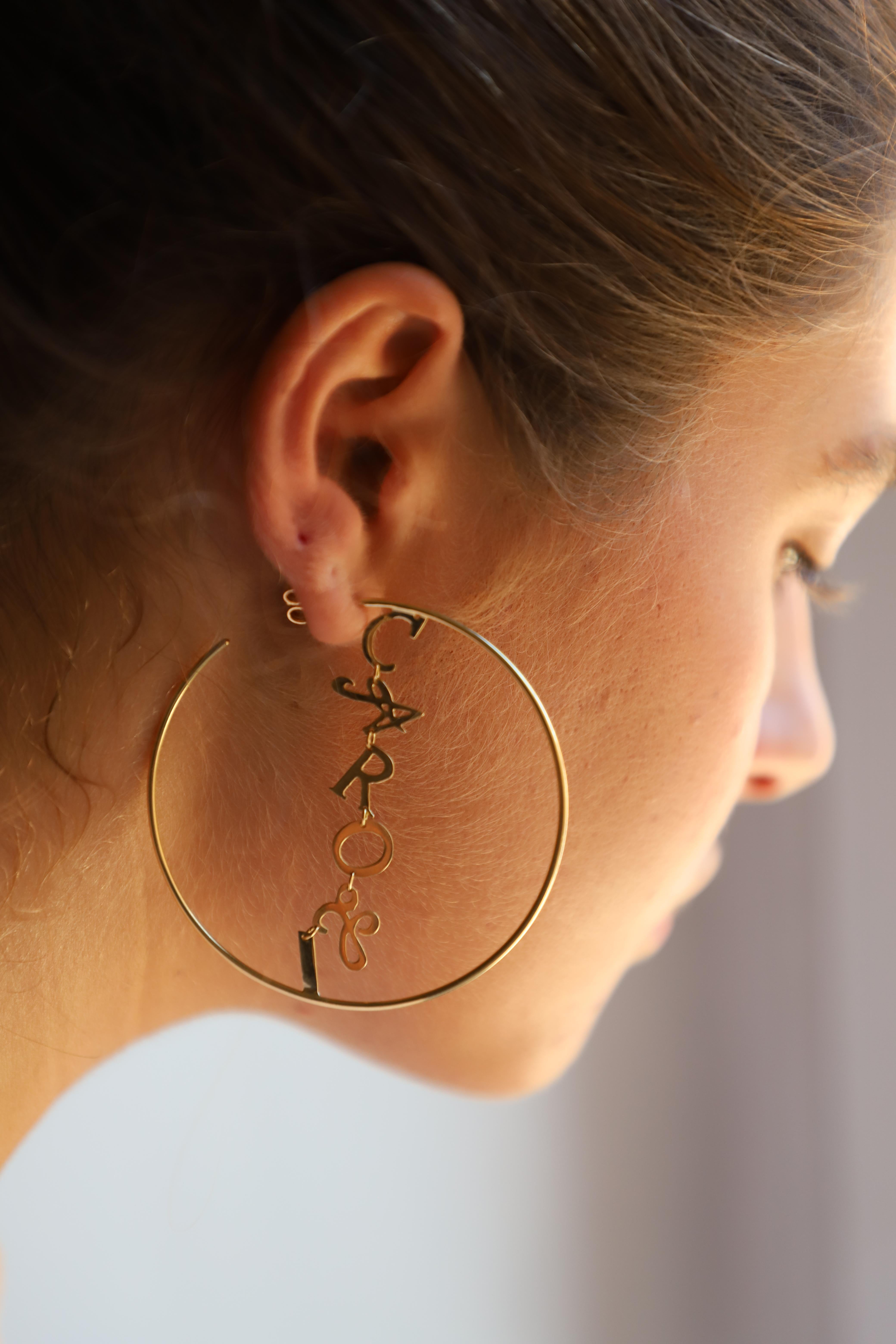 Personalize 18K Yellow Gold Bespoke Hoops Contemporary Letter Design Earrings In New Condition For Sale In Rome, IT