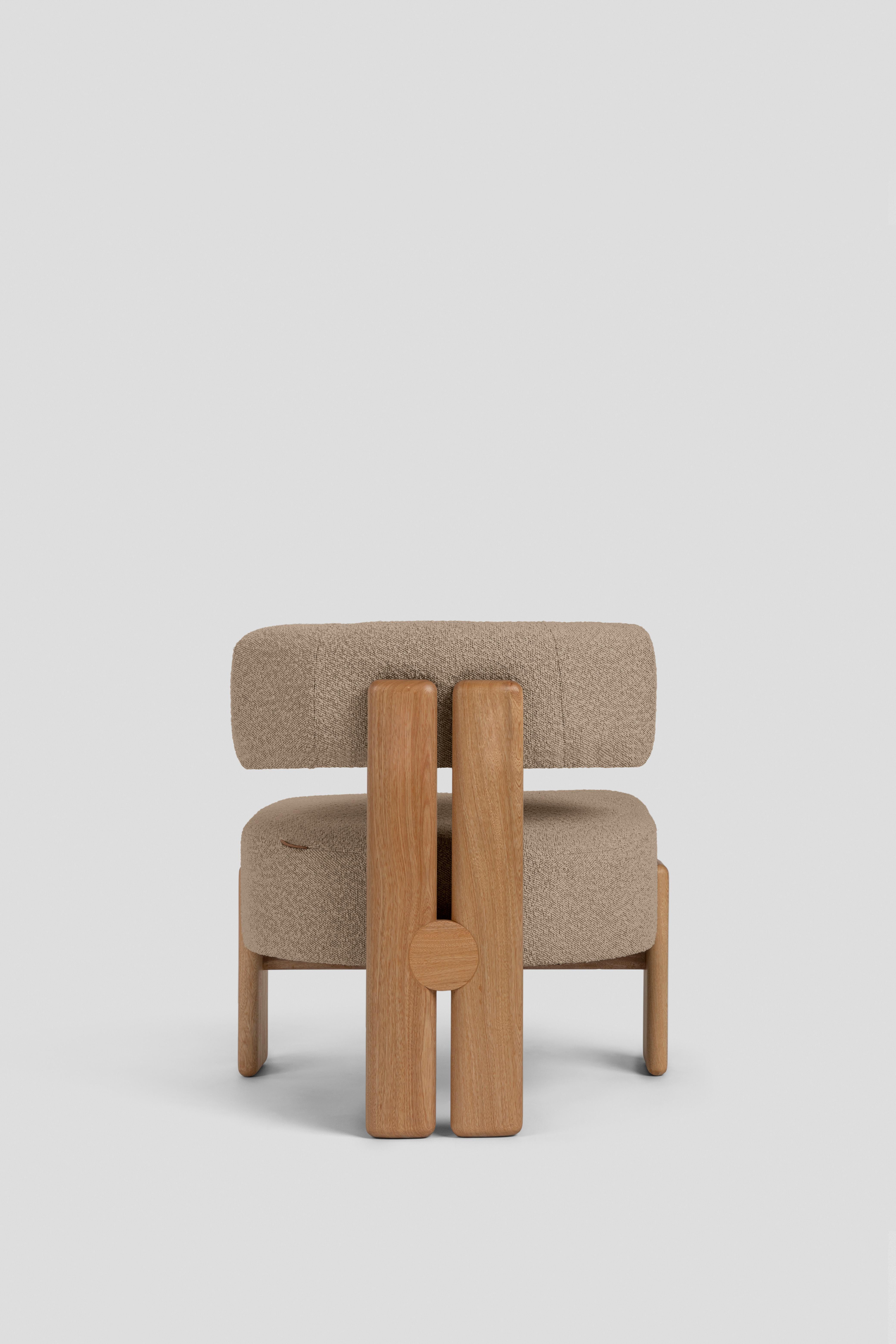 Moderno Salone personalizzabile  Sedia de la Paz, Legno massiccio e imbottitura Pepper Beige in vendita