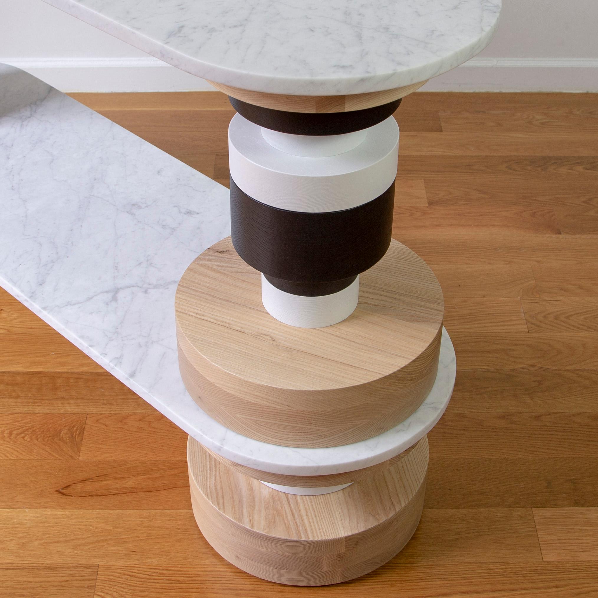 Table basse Sass personnalisable de Souda, plateau en marbre blanc Neuf - En vente à Brooklyn, NY