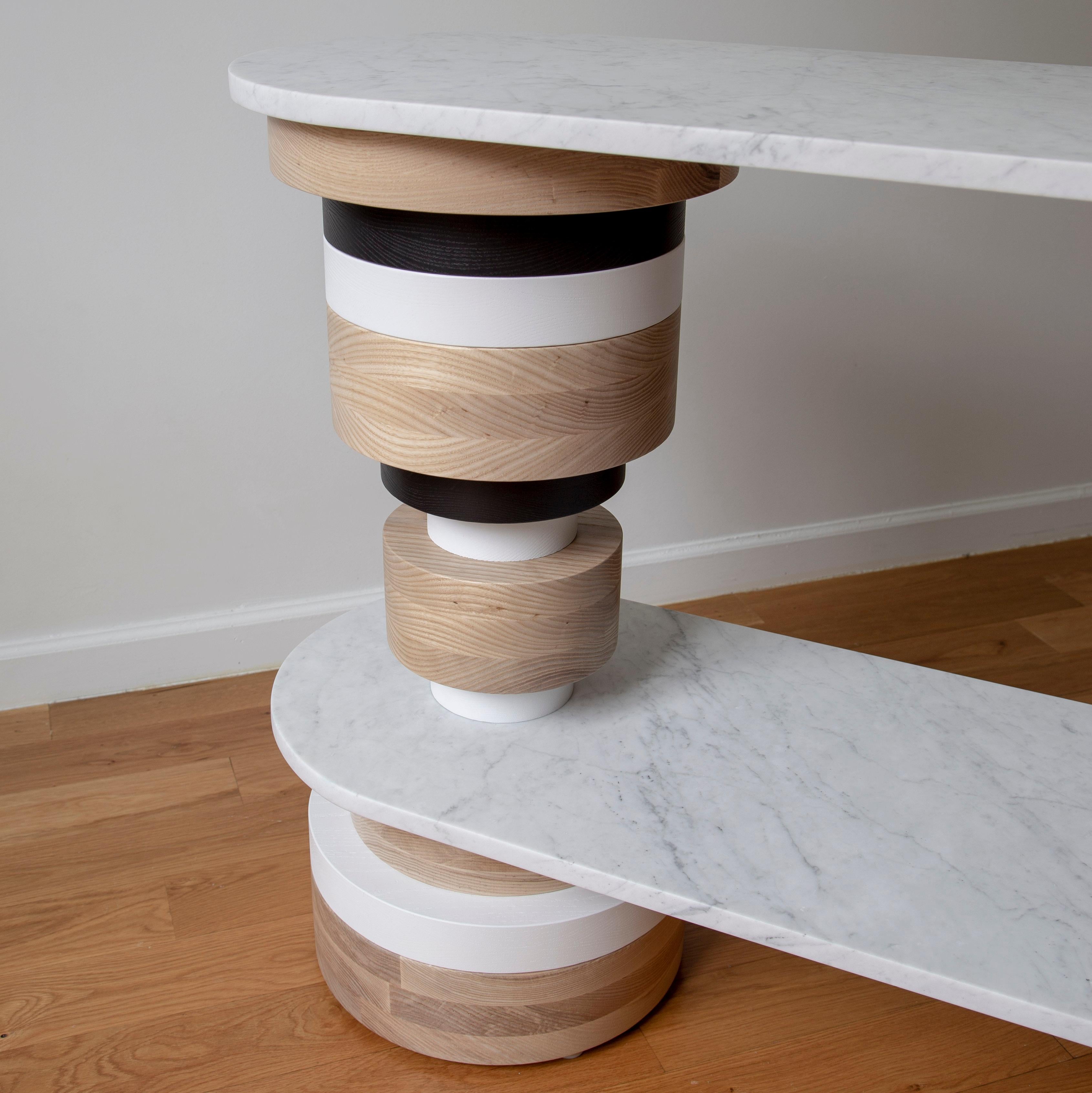 Marbre Table basse Sass personnalisable de Souda, plateau en marbre blanc en vente