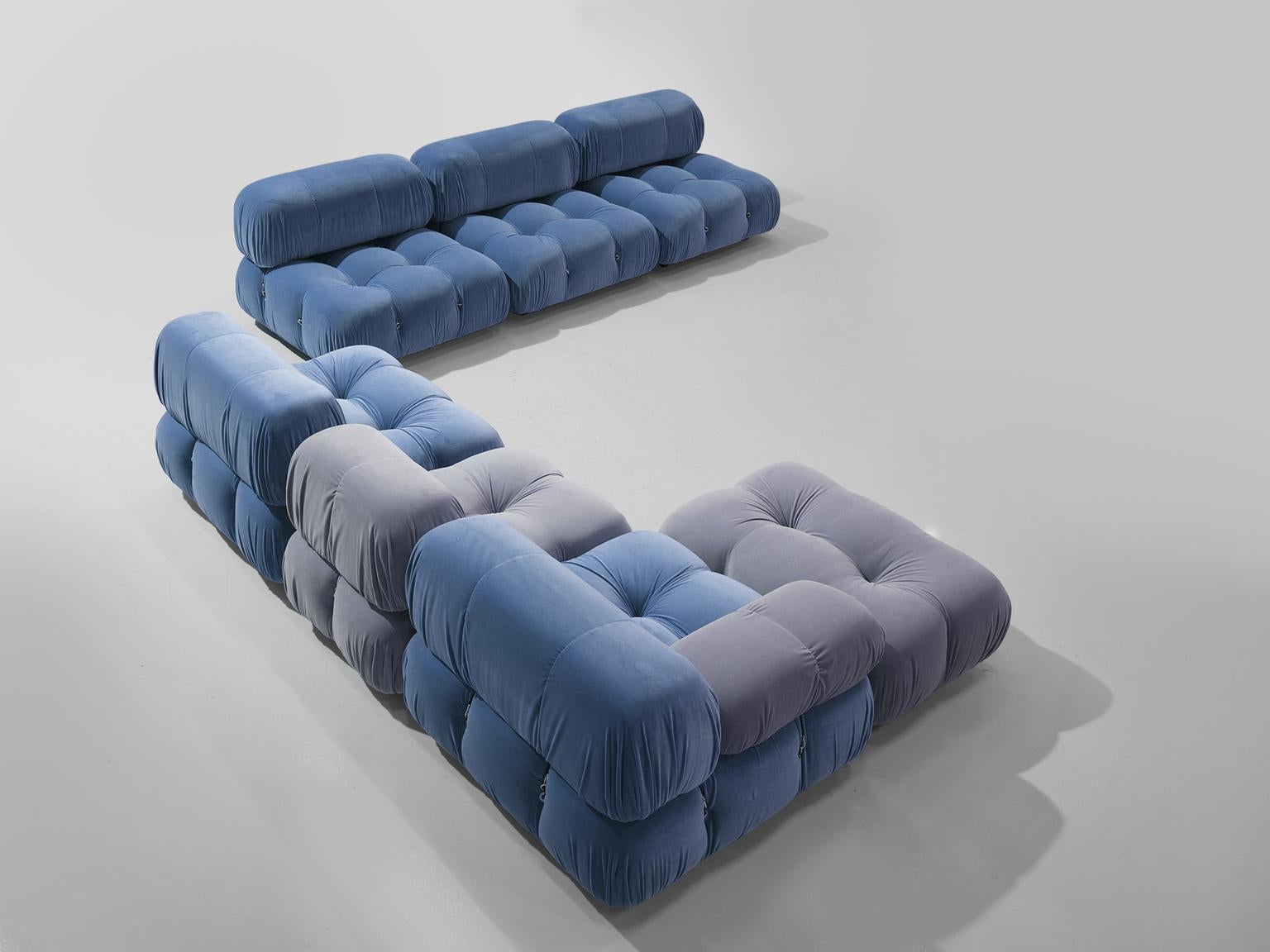 Mario Bellini, large modular 'Cameleonda' sofa in blye and grey fabric, Italy 1972.

Reupholstered Camaleonda sofa by Mario Bellini. This sofa can be reupholstered in any kind of fabric you prefer. The sectional elements of this can be used freely