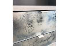 Moderner Milano-Nachttisch in Mystikgrau mit Erglomise-Glas von Ercole Home