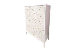 Moderner weißer Milano-Barschrank mit Trockenbarschrank aus Terrazzo-Glasmosaik von Ercole Home