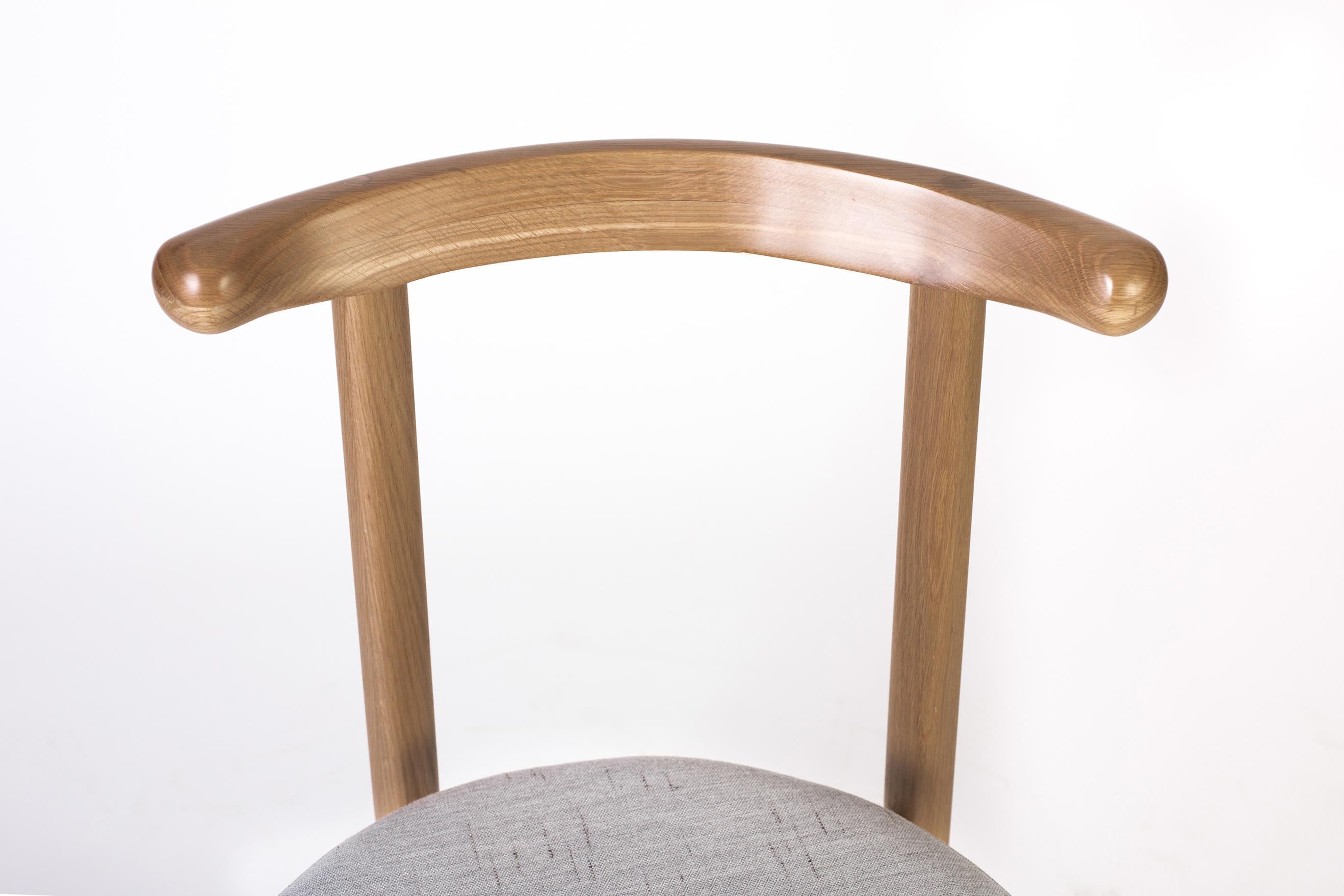 Anpassbarer moderner Esszimmerstuhl Colima, Massivholz und Polsterung Rose. (Handgefertigt) im Angebot