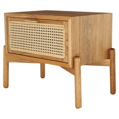 Mesilla de noche moderna personalizable Dumas, de madera maciza y mimbre.