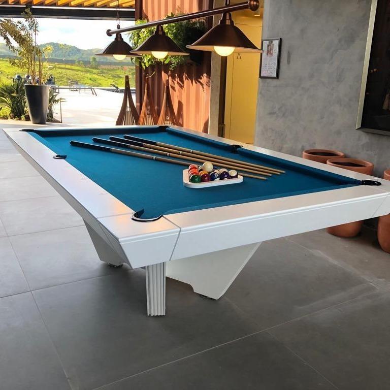 Brésilien Table de piscine moderne et personnalisable en vente