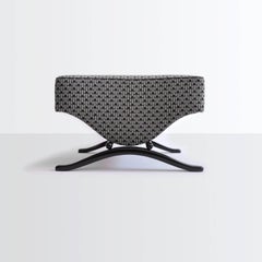 Taburete Modernista Personalizable, Madera Lacada Brillante, Tapizado Tela / Piel