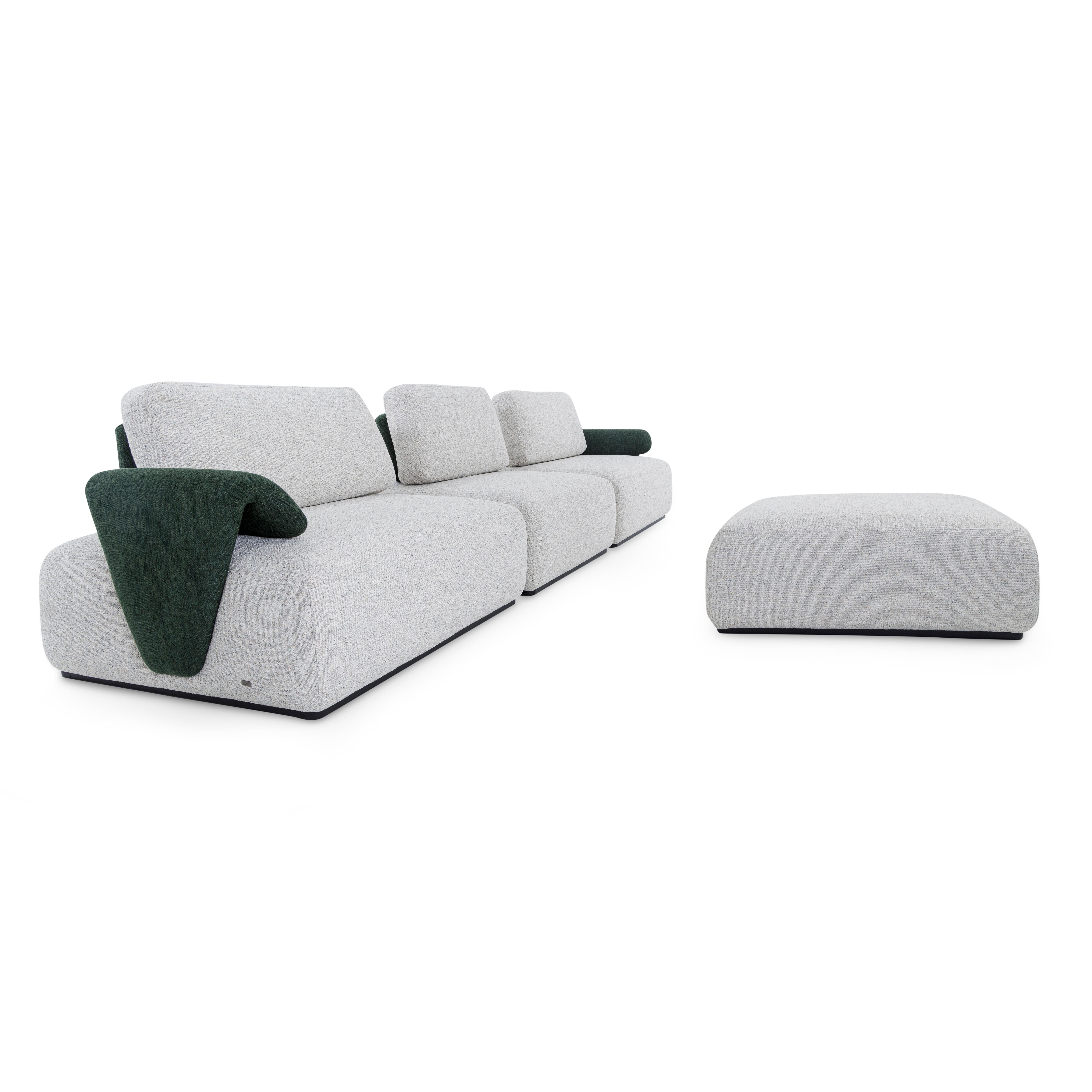 Customizable Modular Three-Seater Sofa with Ottoman in Beige Fabric, Paipe Line In New Condition For Sale In Miami, FL