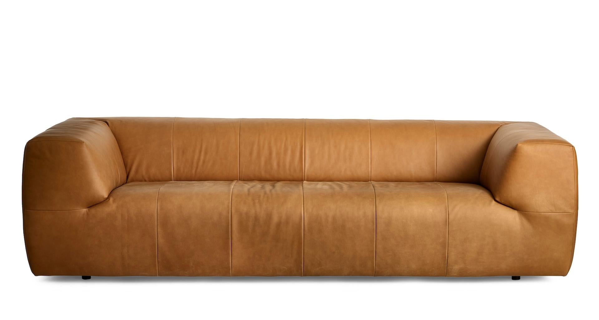 Der Aztec ist endlich wieder da, und zwar in einem modernen Look. Mit
seine abgerundete, robuste und doch weiche Erscheinung, die aztekische
Sofa bietet ein beruhigendes Gefühl der Sicherheit, denn es umarmt
Sie von allen Seiten. Der neue und