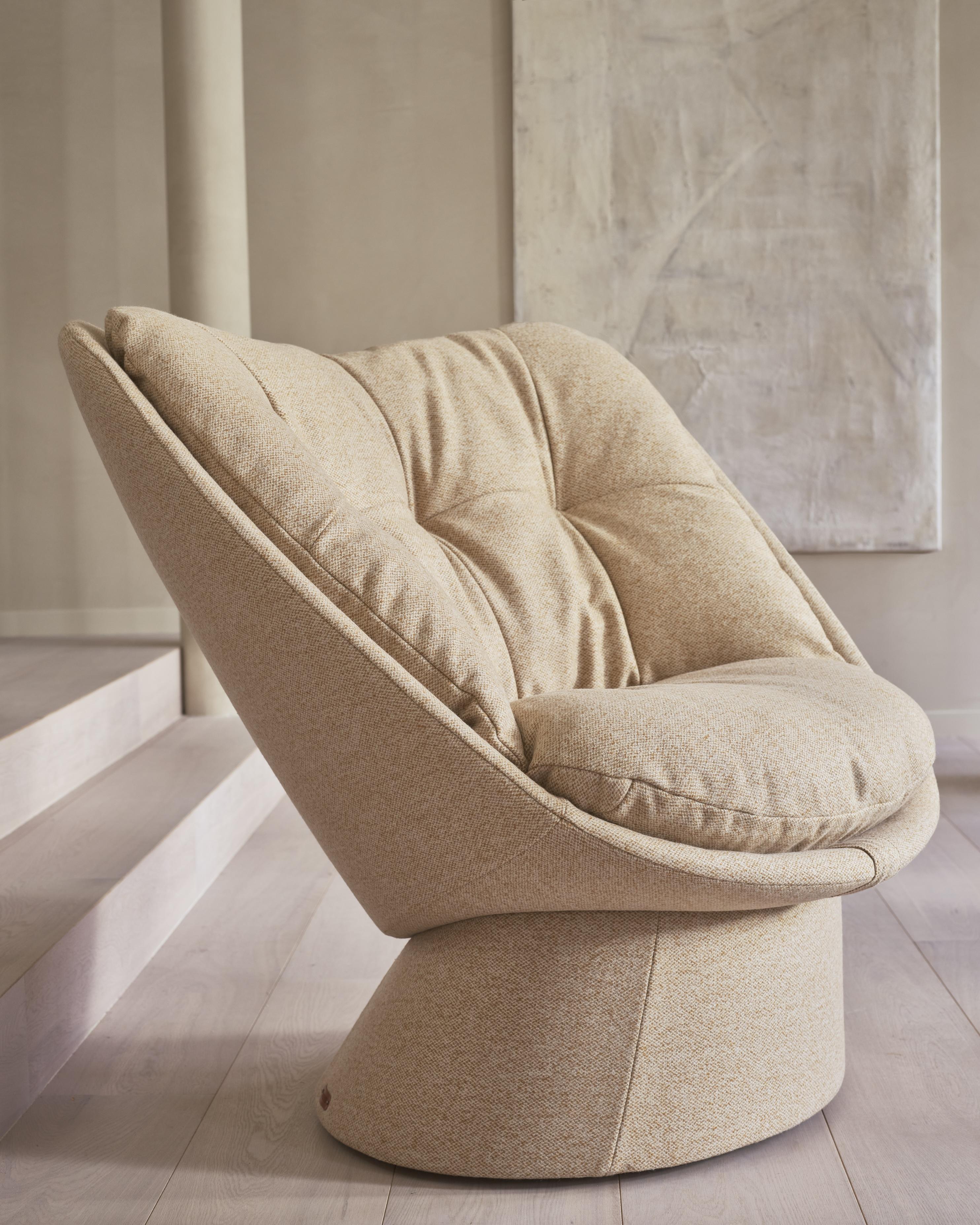 Customizable Montis Fabin Lounge Chair & Ottoman by OLIVER SCHICK For Sale 1
