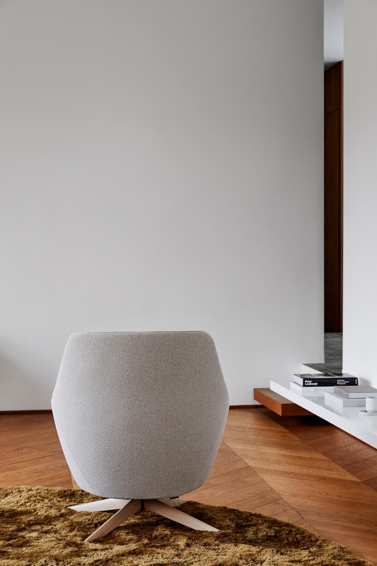 Silla baja giratoria Montis Puk personalizable by SIMON PENGELLY en venta 12