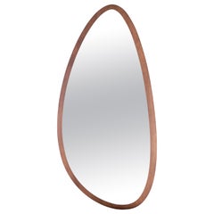 Specchio organico personalizzabile in finitura noce, design scultoreo - Pantê Line
